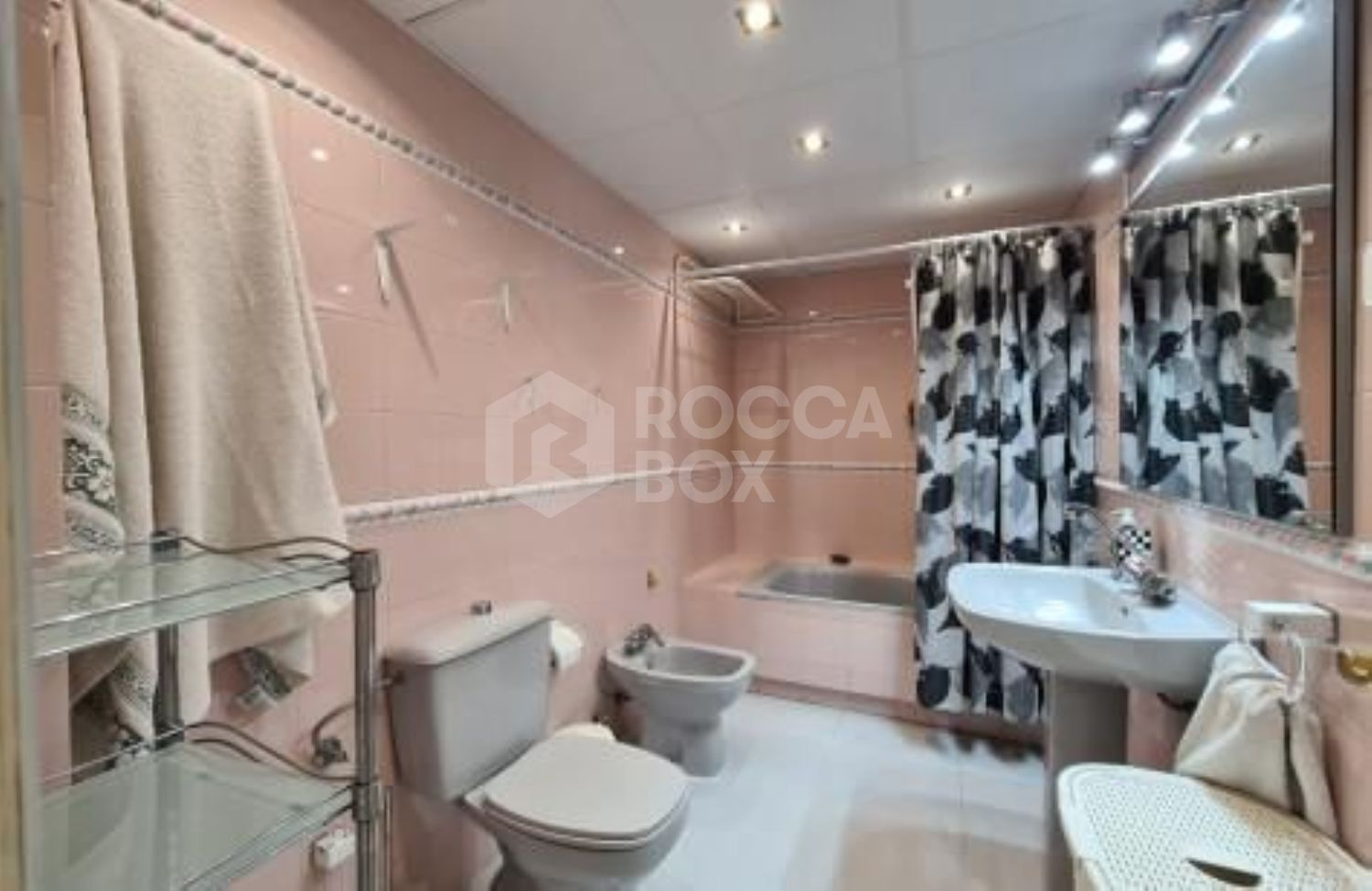 Apartment for long term rent in Rocamar, Marbella Golden Mile