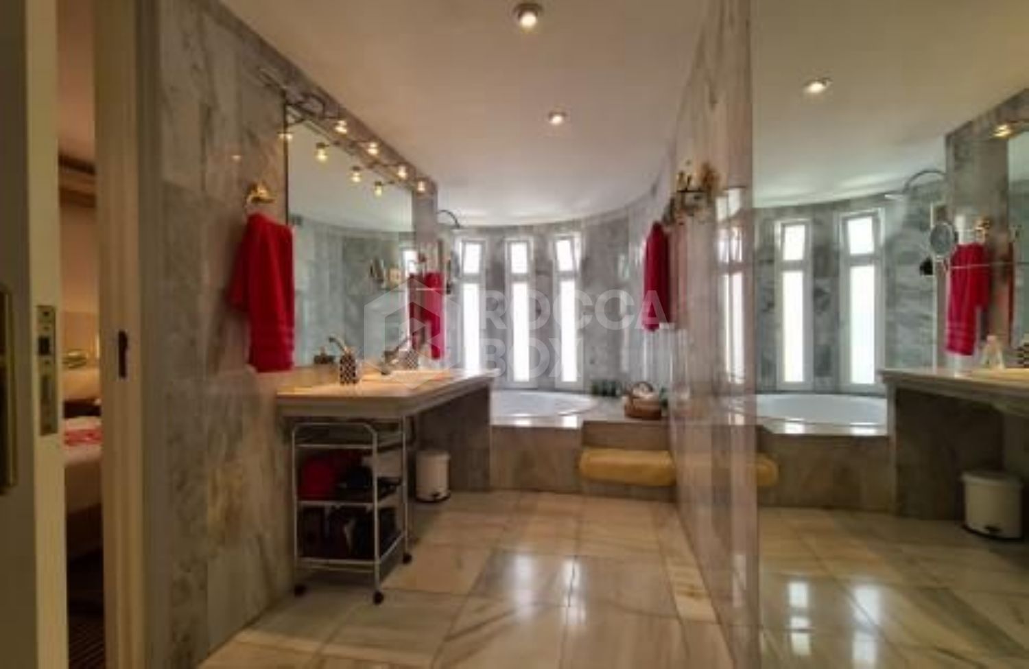 Apartment for long term rent in Rocamar, Marbella Golden Mile