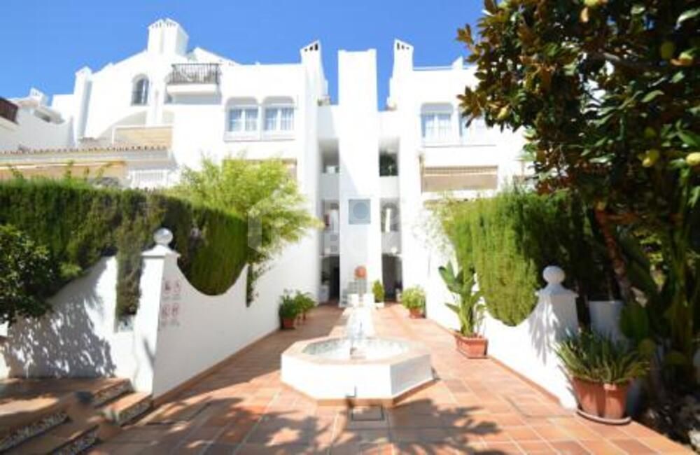 Apartment for long term rent in Rocamar, Marbella Golden Mile