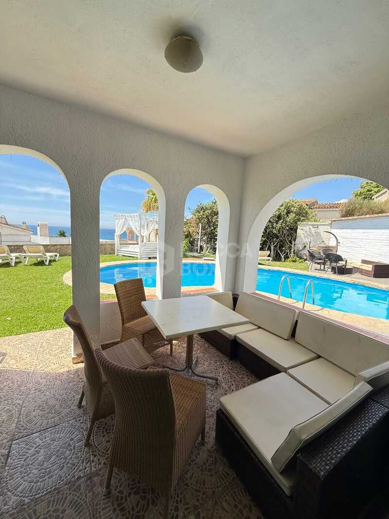 Villa for sale in Benalmadena