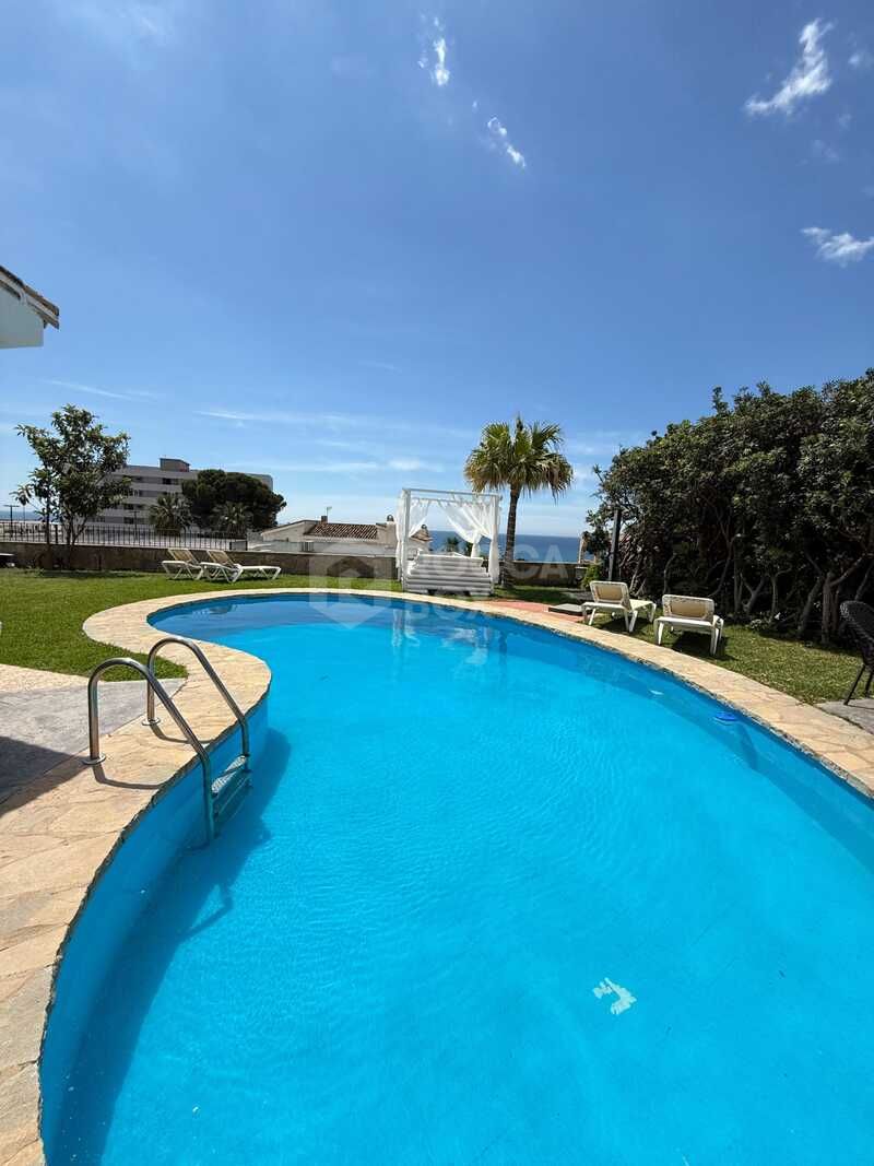 Villa for sale in Benalmadena