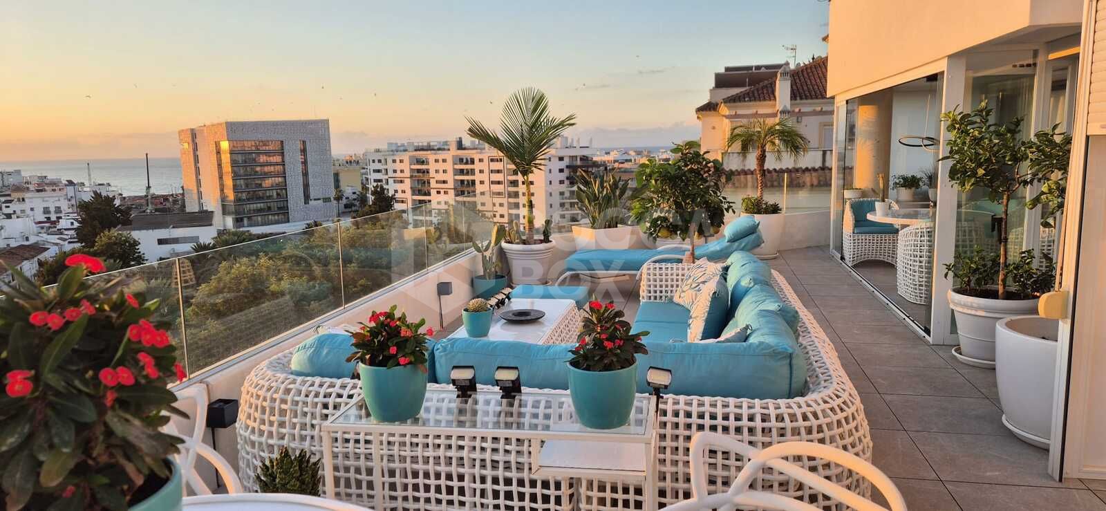 Luxury penthouse with panoramic sea and mountain views in the center of Estepona