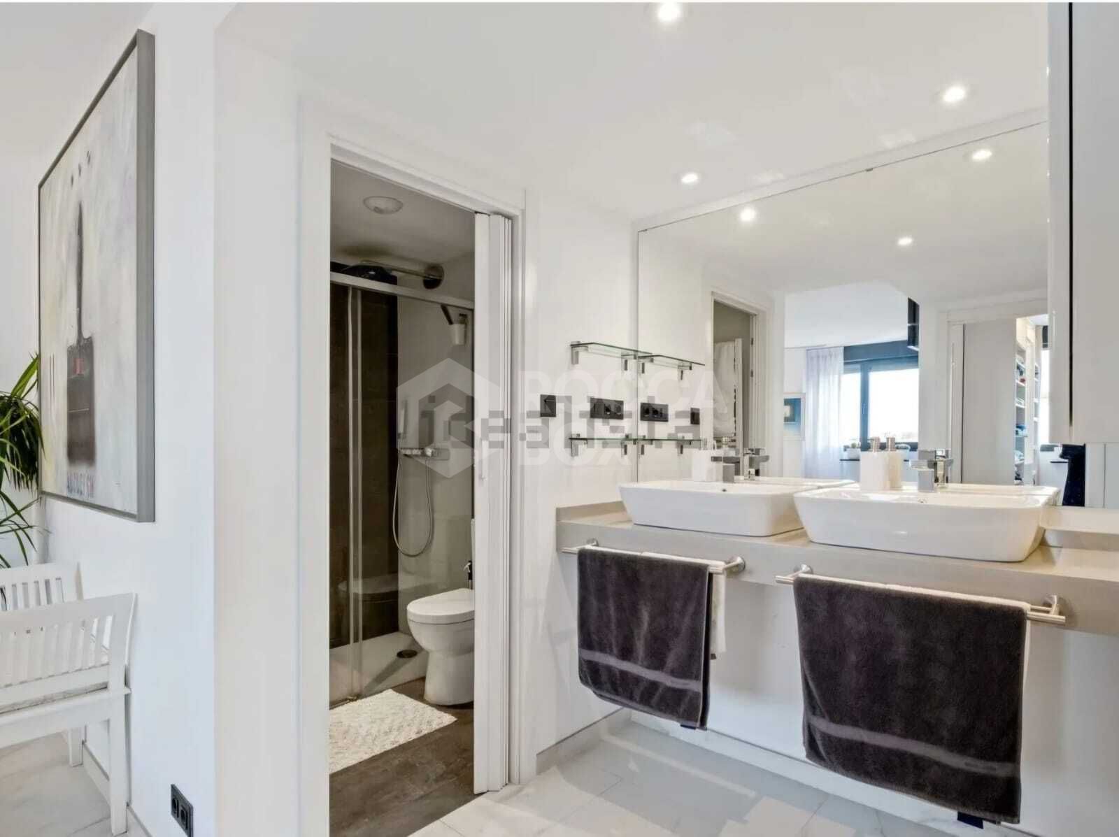 Luxury penthouse with panoramic sea and mountain views in the center of Estepona