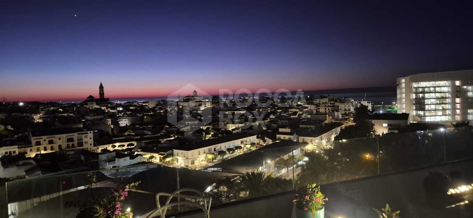 Luxury penthouse with panoramic sea and mountain views in the center of Estepona