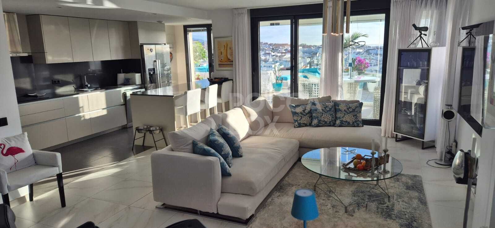 Luxury penthouse with panoramic sea and mountain views in the center of Estepona