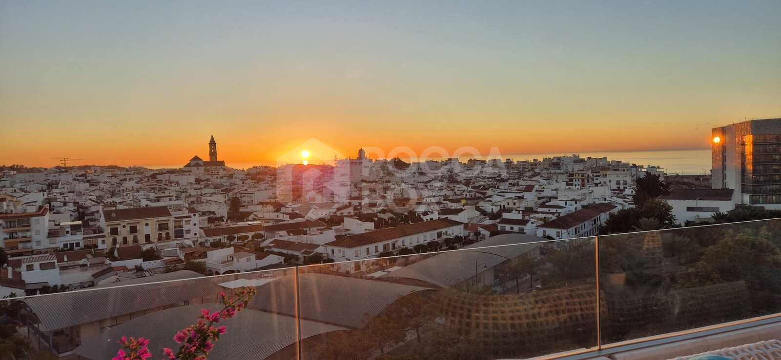 Luxury penthouse with panoramic sea and mountain views in the center of Estepona