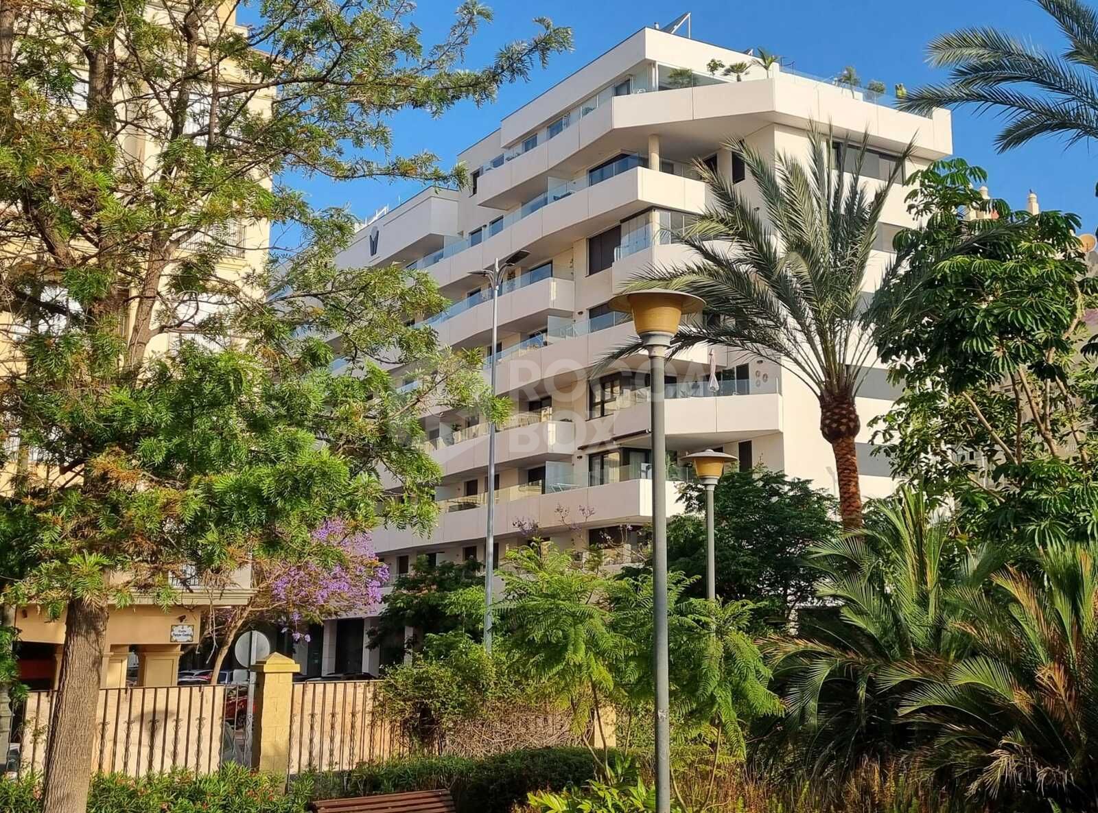 Luxury penthouse with panoramic sea and mountain views in the center of Estepona