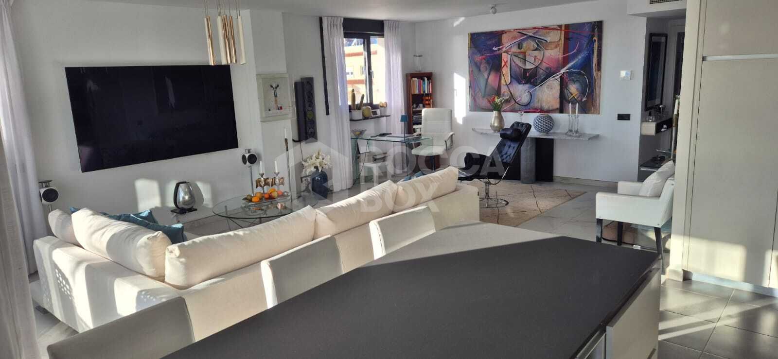 Luxury penthouse with panoramic sea and mountain views in the center of Estepona