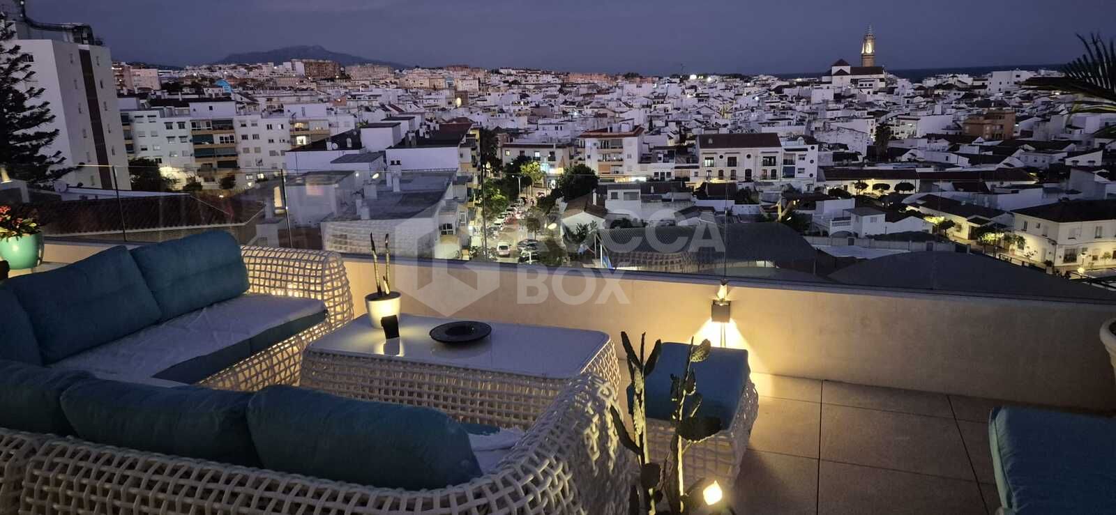Luxury penthouse with panoramic sea and mountain views in the center of Estepona