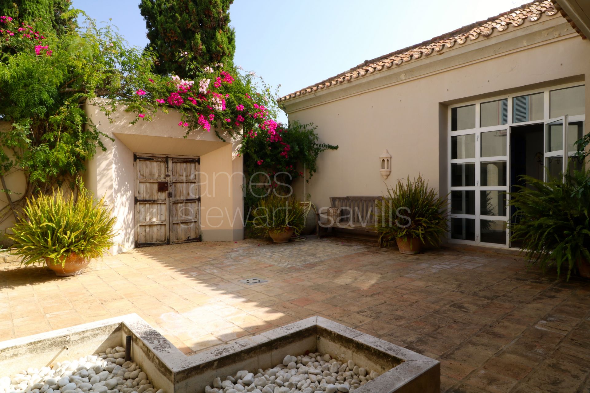 Lovely characterful villa in the gated Los Altos de Valderrama