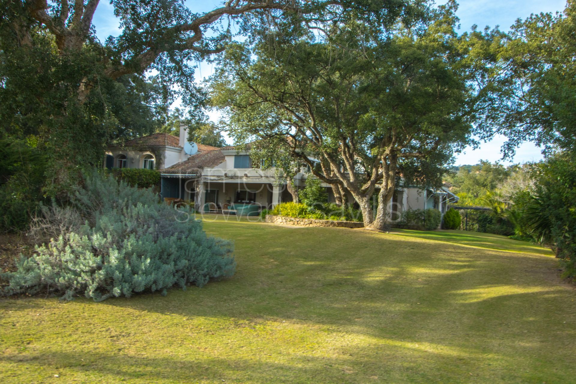 Lovely characterful villa in the gated Los Altos de Valderrama