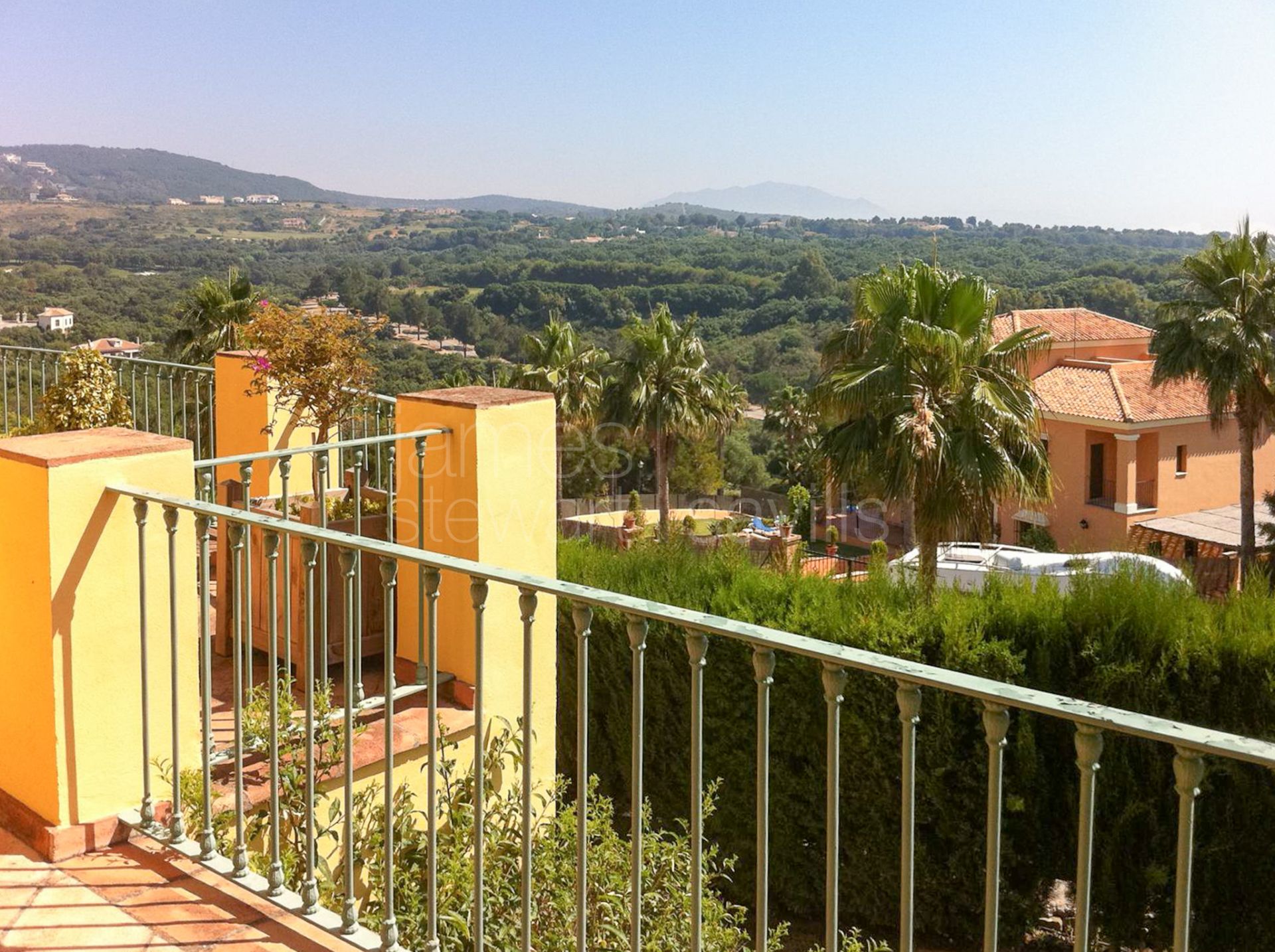 Traditional Andaluz style villa in the F zone with elevated panoramic country views