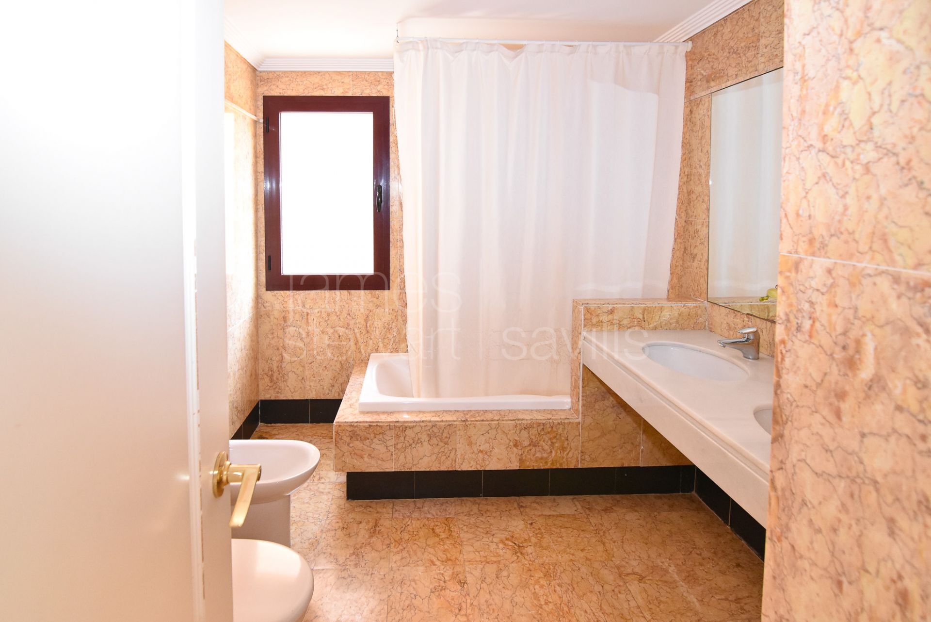 First floor apartment in Los Gazules a short walking distance to Sotogrande International School