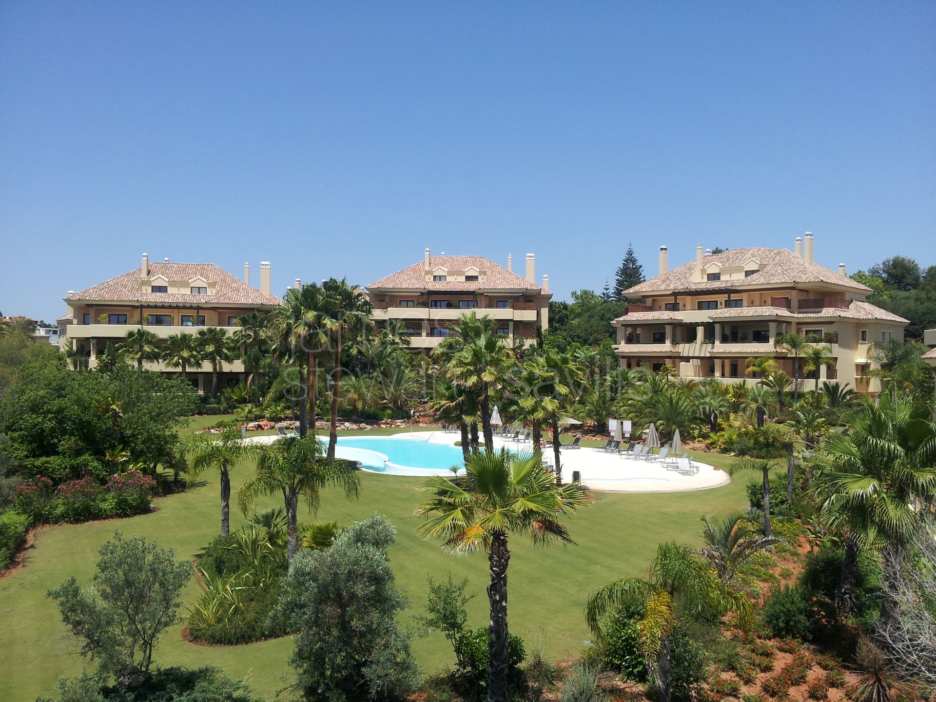 Fantastic single storey 4- bedroom apartment on ground floor in Valgrande phase II.