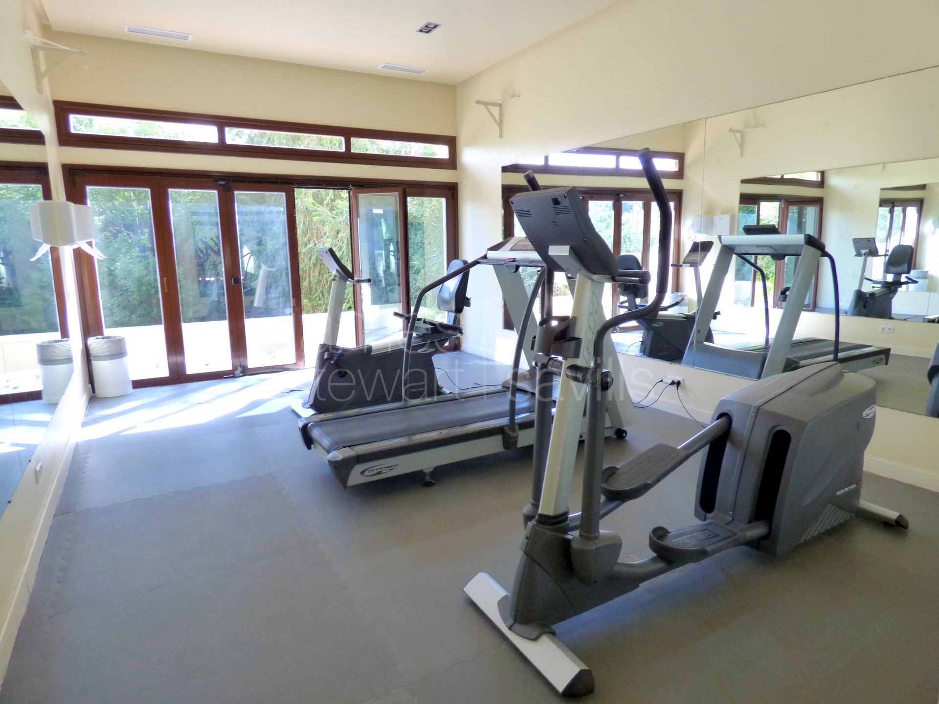 Fantastic single storey 4- bedroom apartment on ground floor in Valgrande phase II.