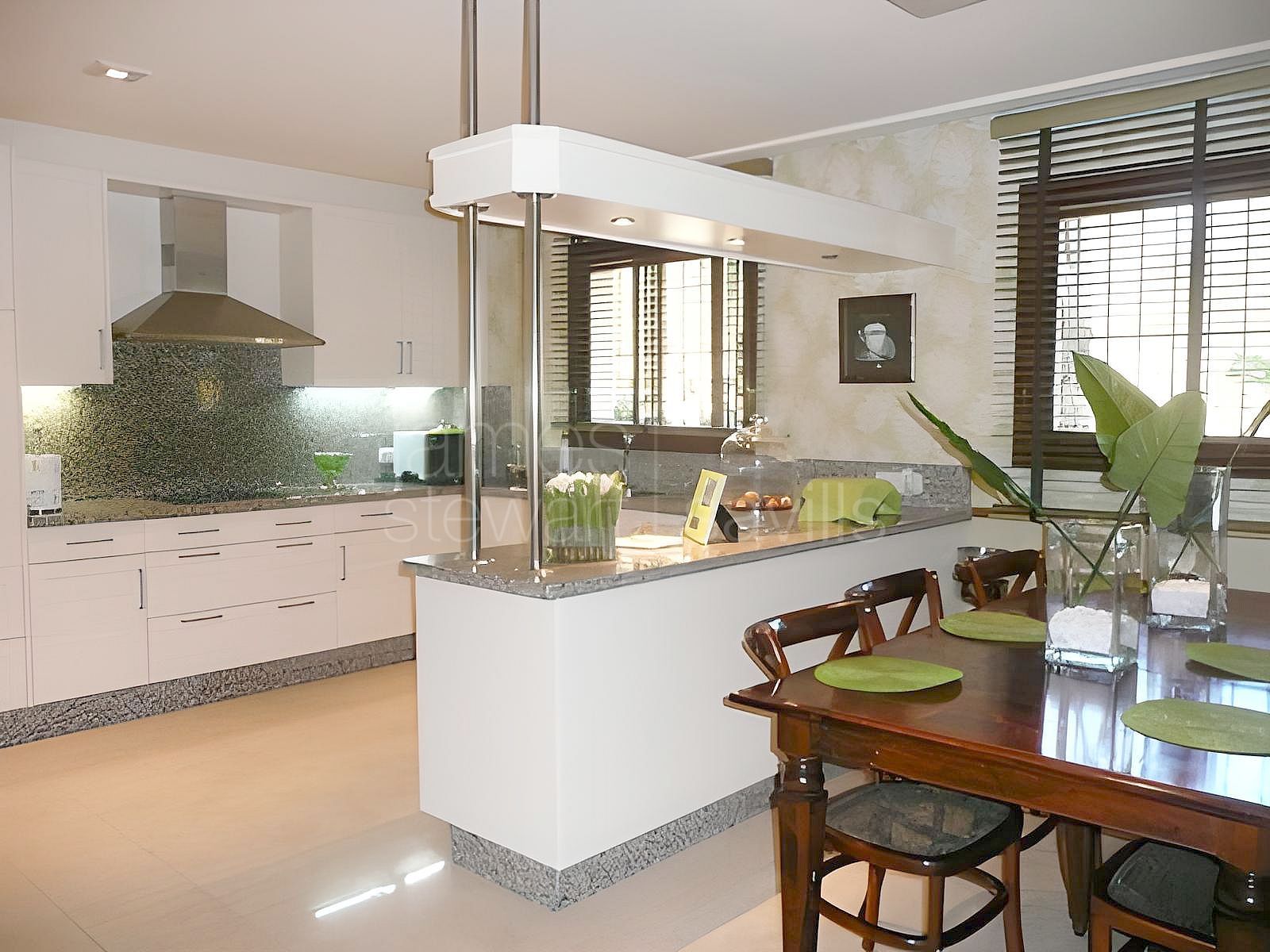 Fantastic single storey 4- bedroom apartment on ground floor in Valgrande phase II.