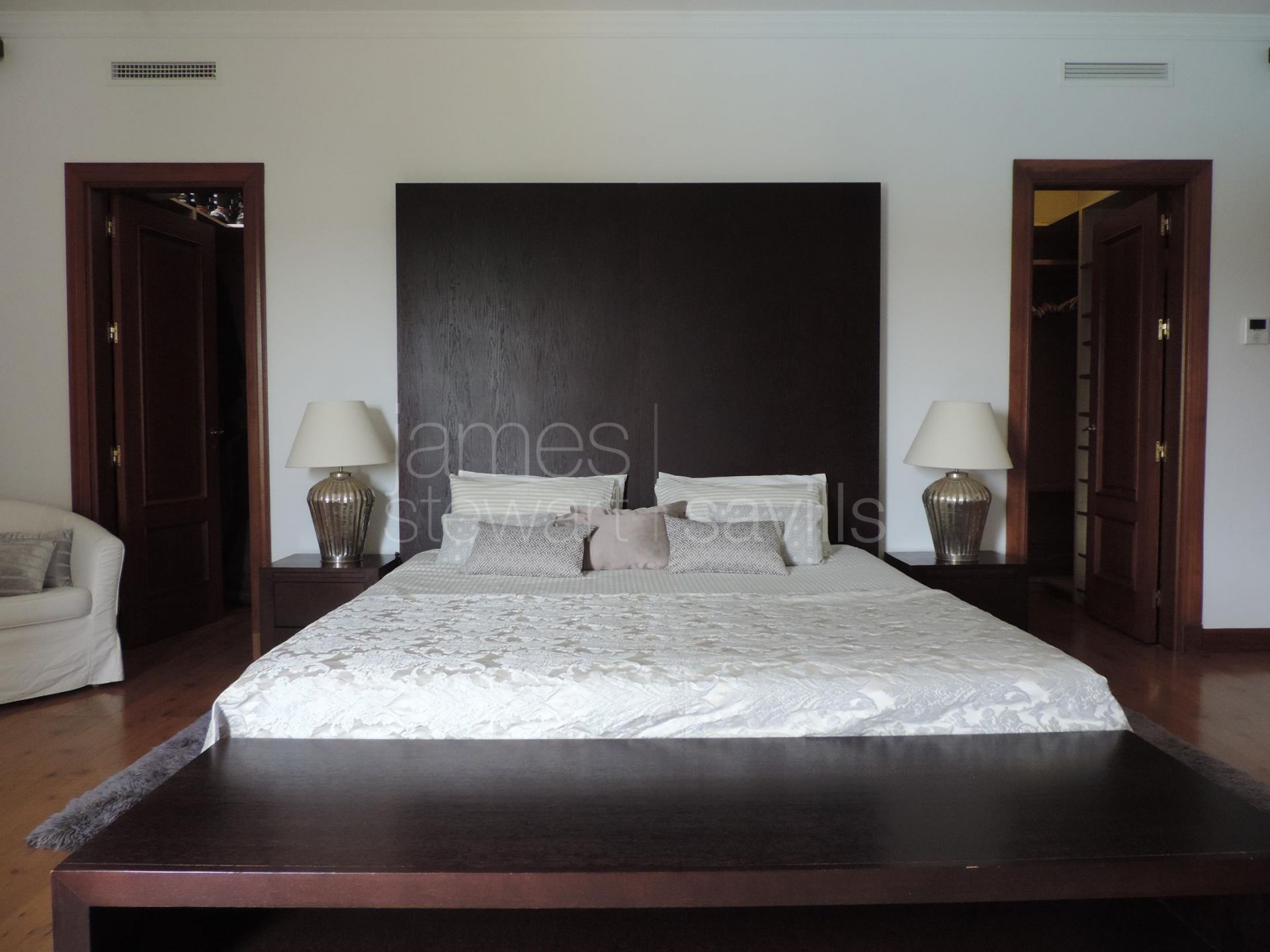 Impresionante villa en zona de golf con parcela de 1235 m2 en Sotogrande Alto