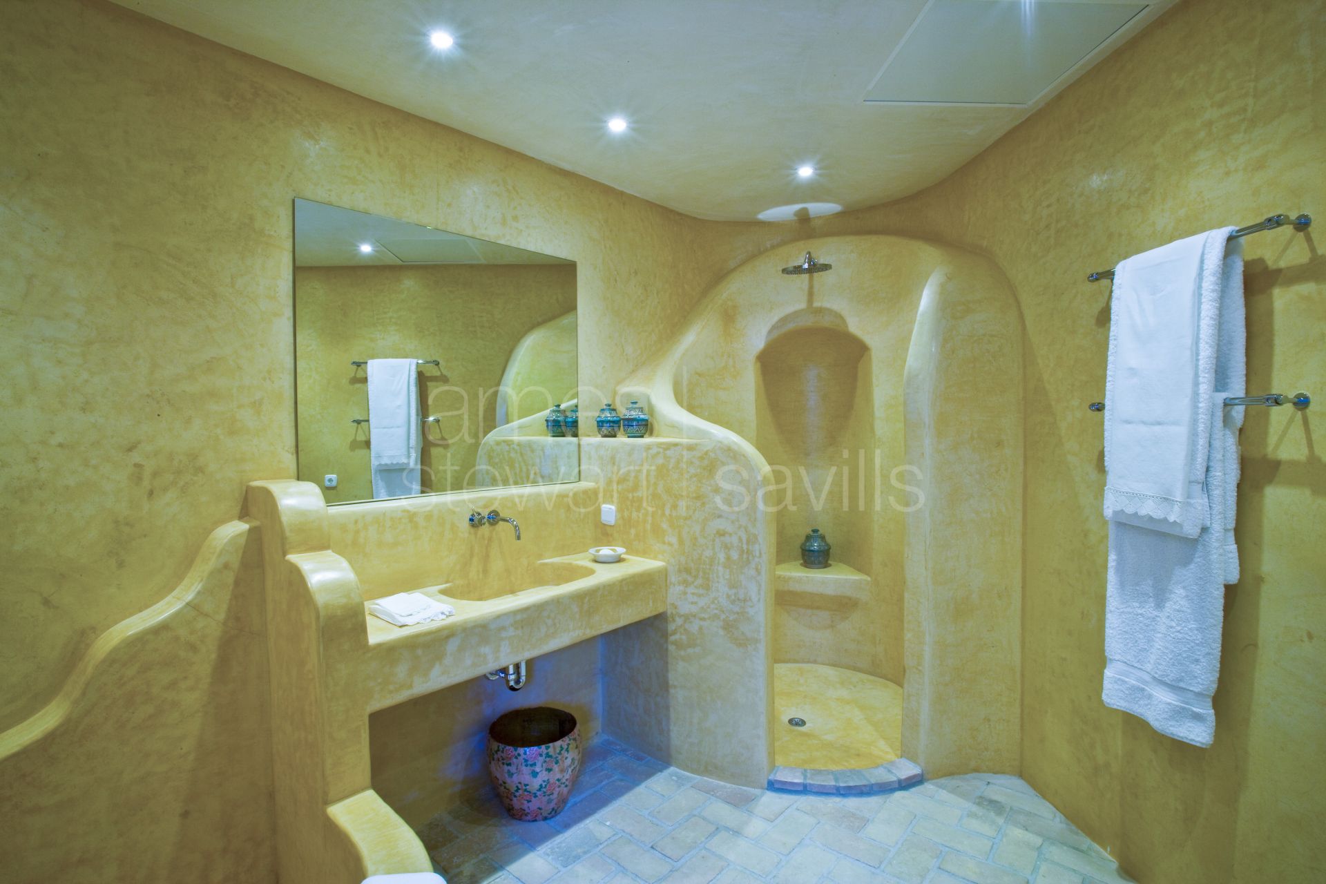 Beautiful cortijo style villa with a Provençal feel