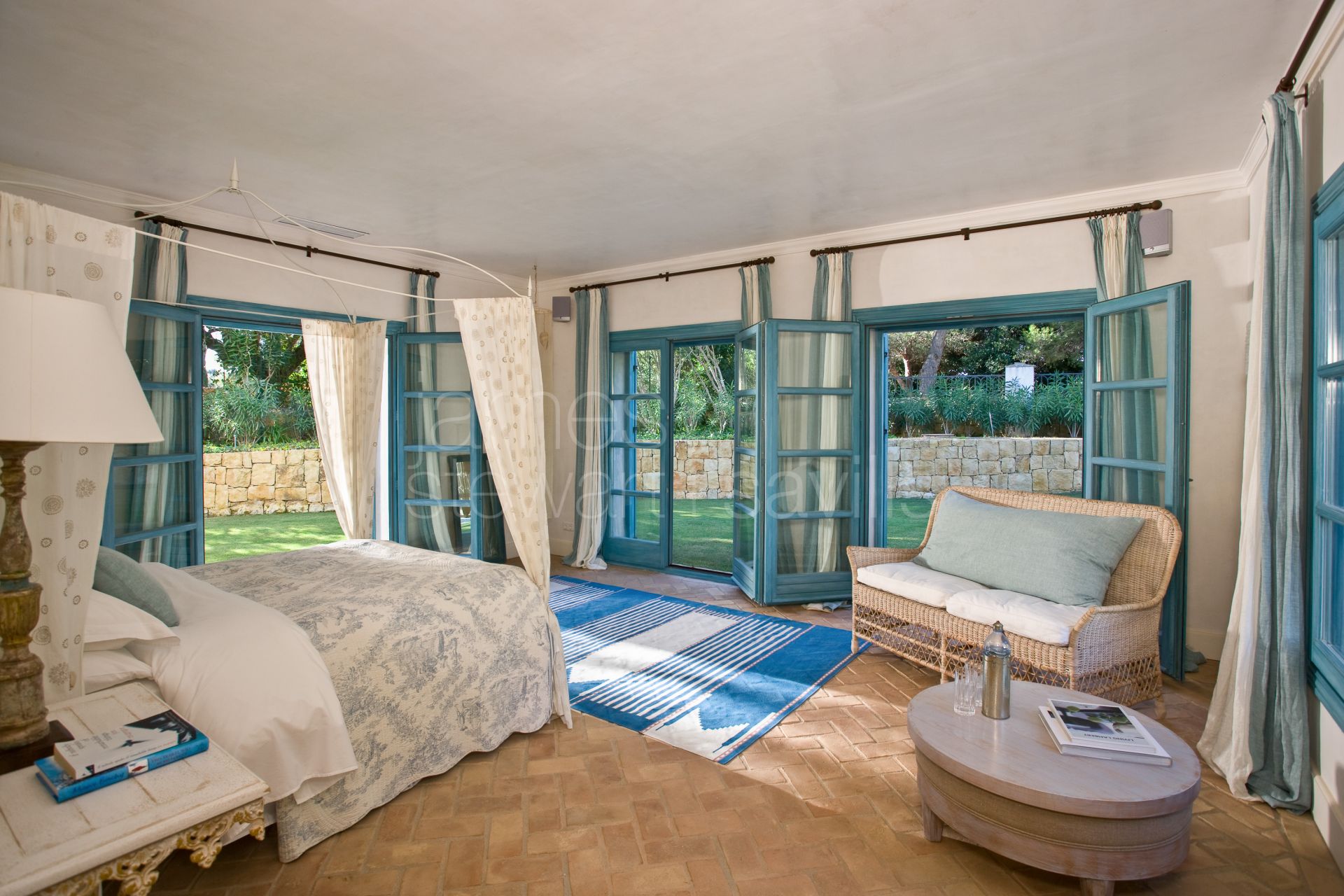 Beautiful cortijo style villa with a Provençal feel