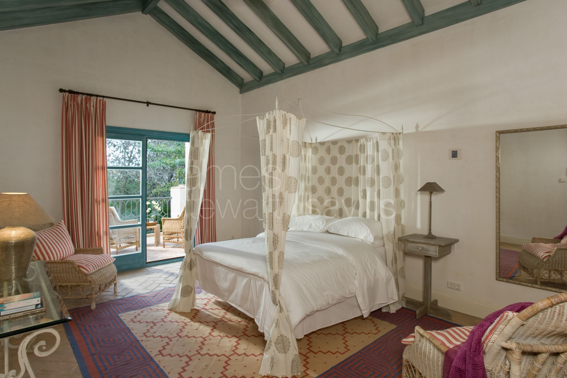 Beautiful cortijo style villa with a Provençal feel