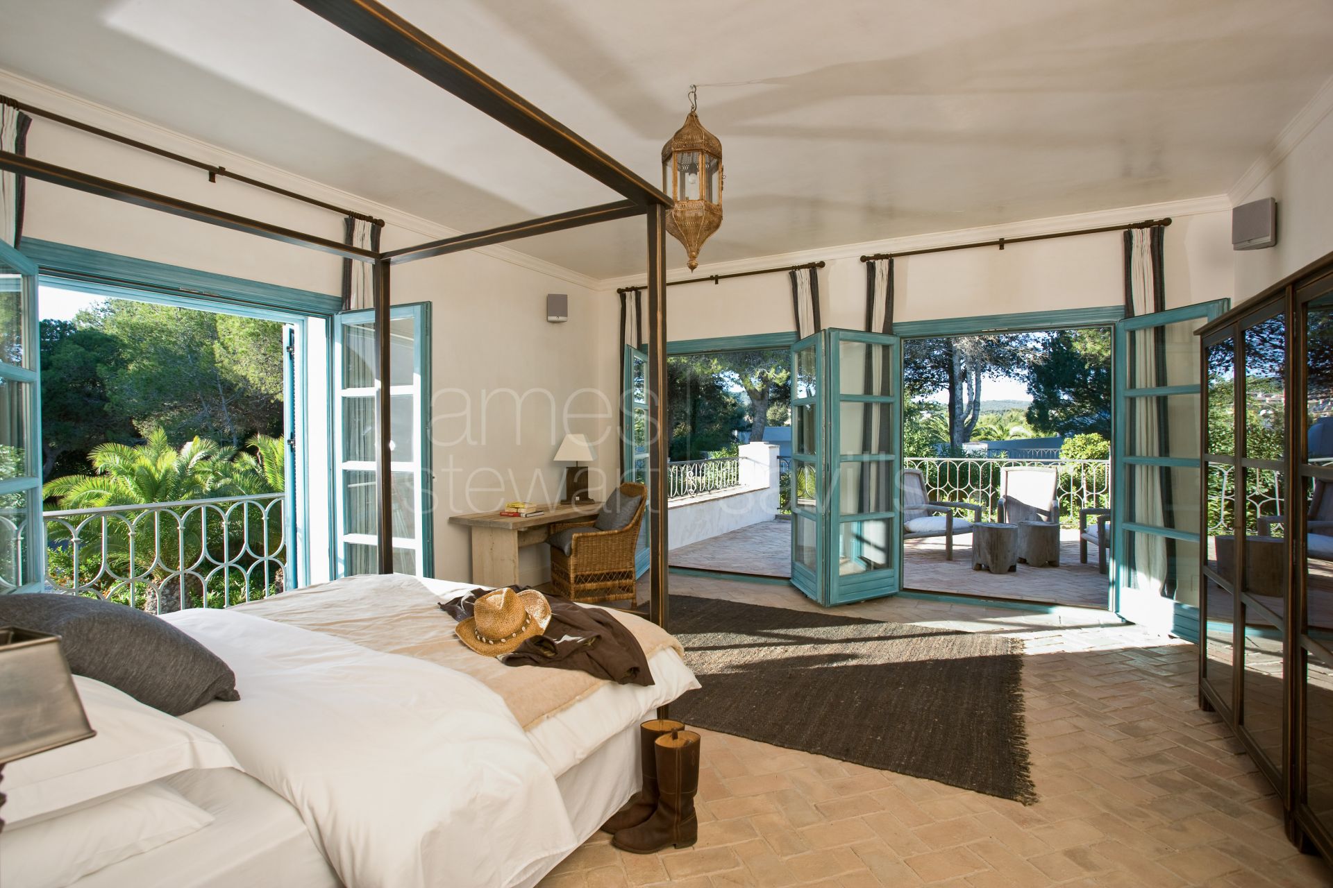 Beautiful cortijo style villa with a Provençal feel