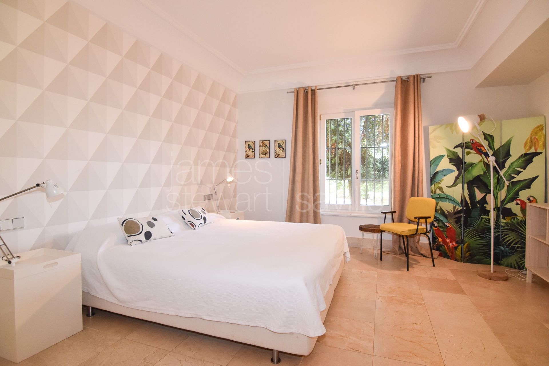Renovated 4-Bed Apartment in Valgrande, Sotogrande
