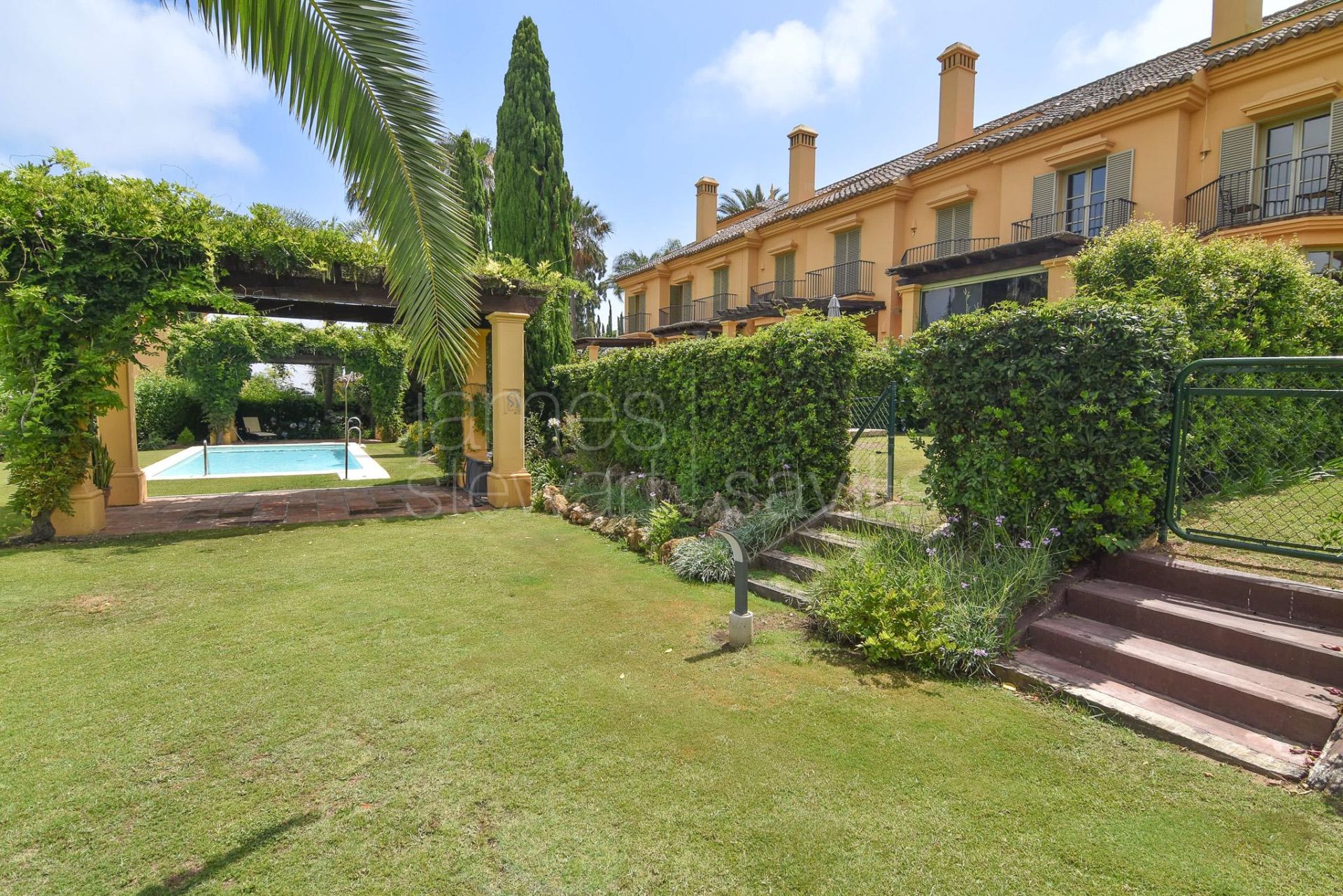 Frontline Golf townhouse with private garden in Los Cármenes, Sotogrande
