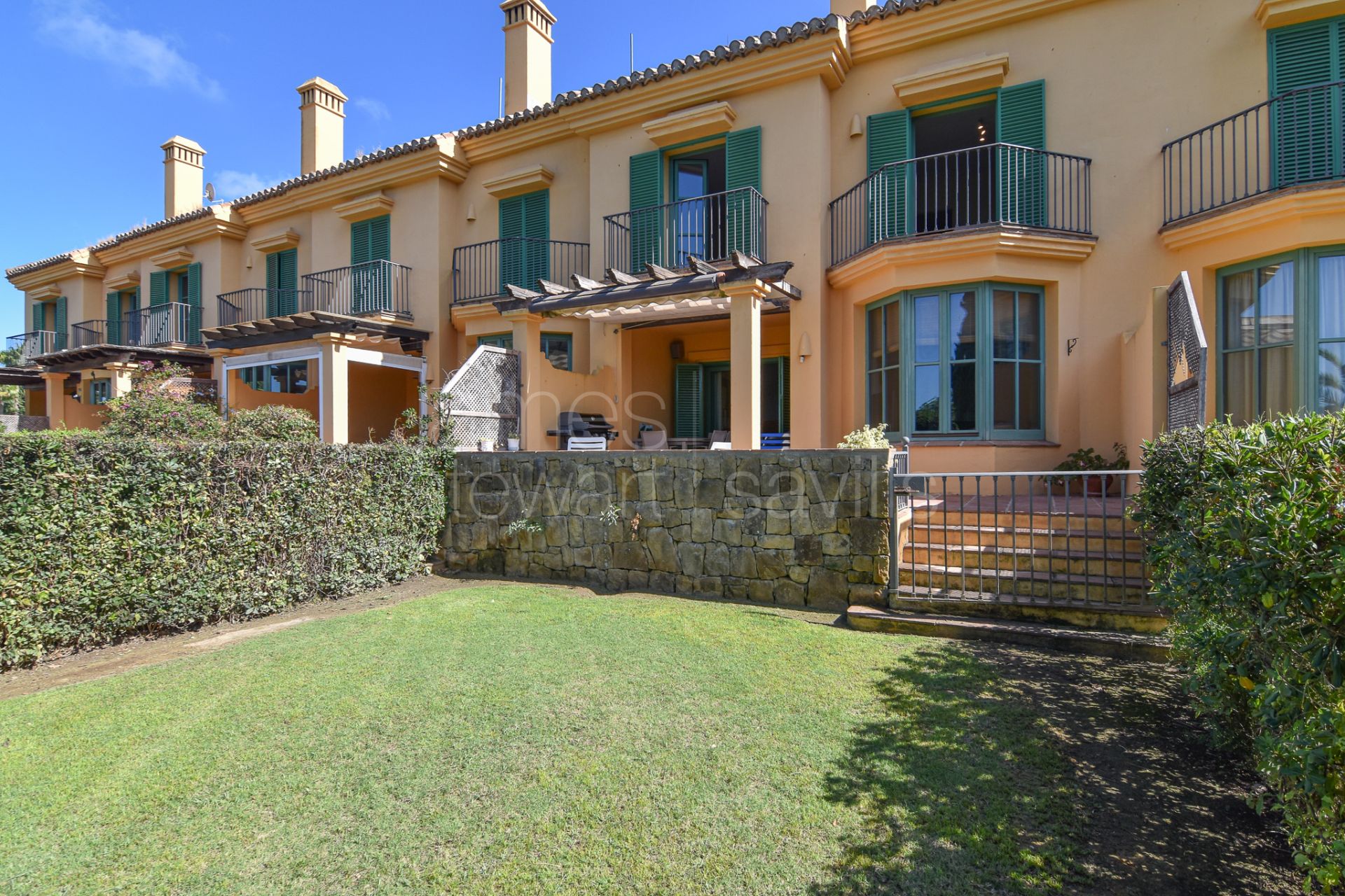 Adosado en primera línea de Golf con jardín privado en Los Cármenes