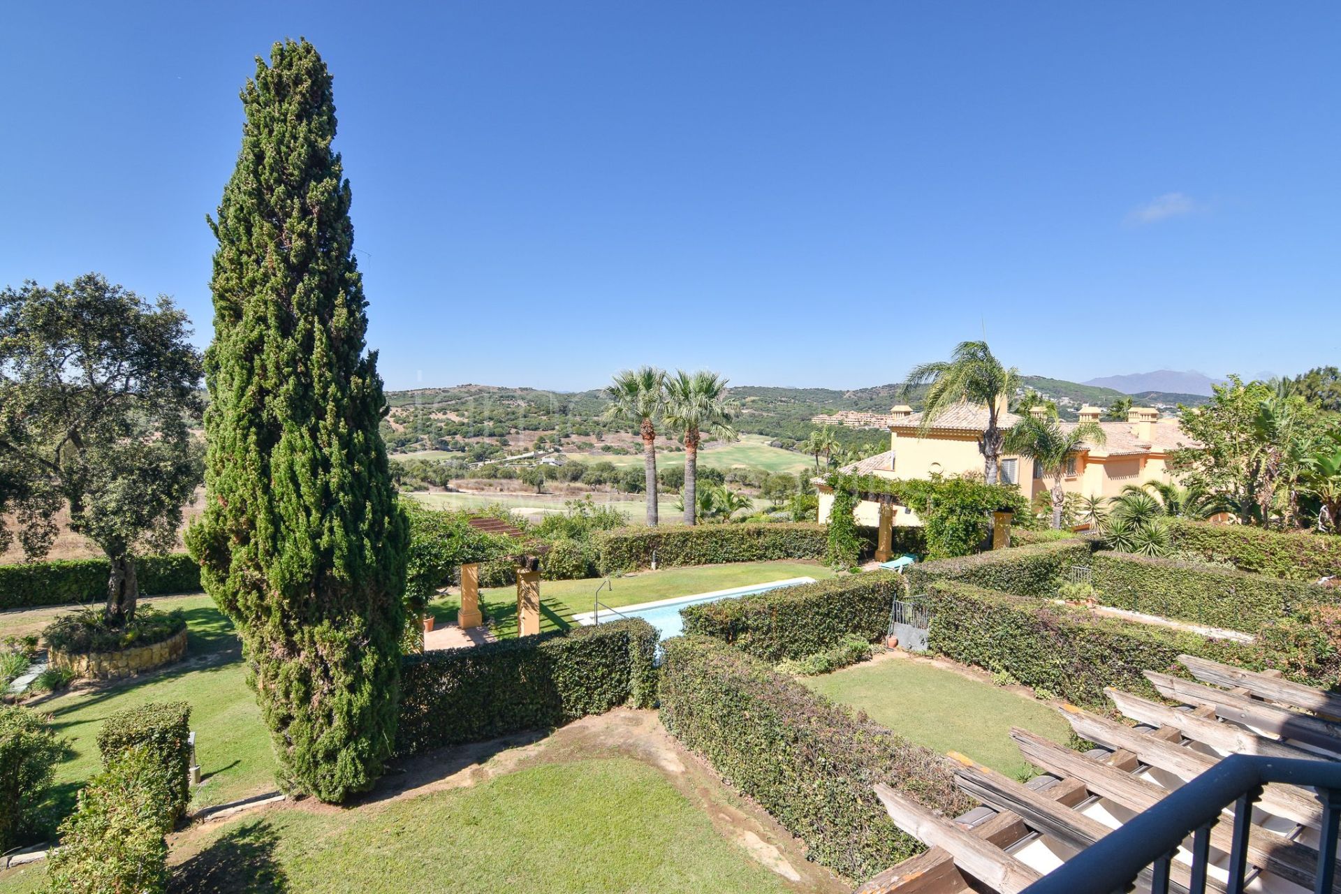 Frontline Golf townhouse with private garden in Los Cármenes, Sotogrande