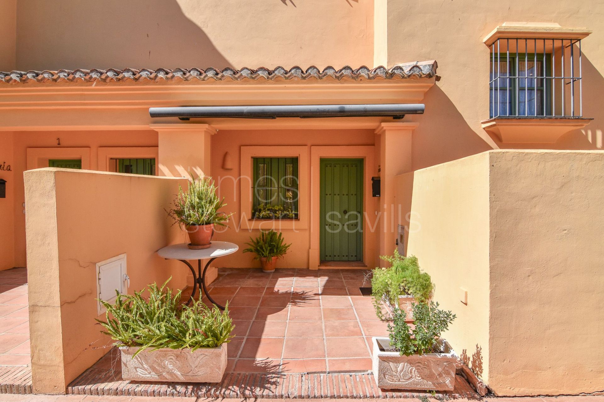 Frontline Golf townhouse with private garden in Los Cármenes, Sotogrande