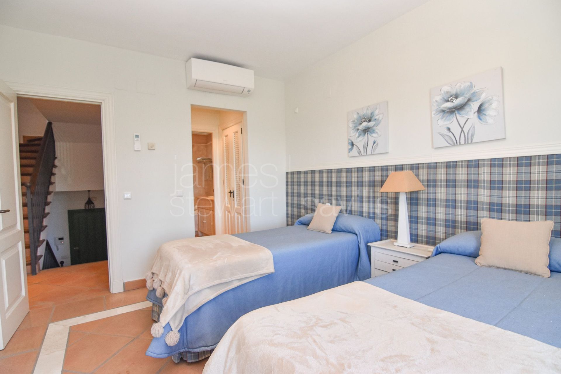 Frontline Golf townhouse with private garden in Los Cármenes, Sotogrande