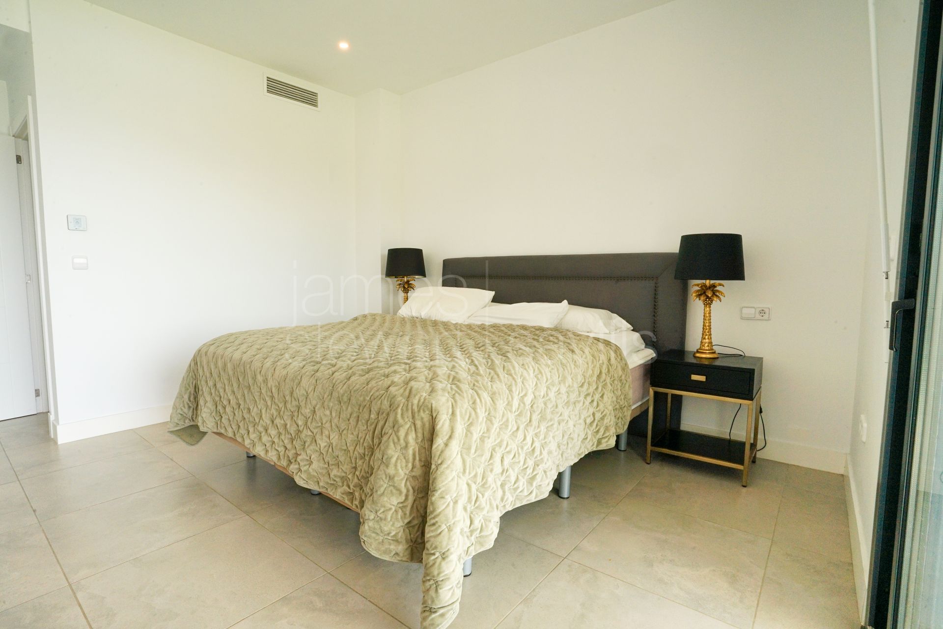 Villa contemporánea con vistas panorámicas al mar en Alcaidesa