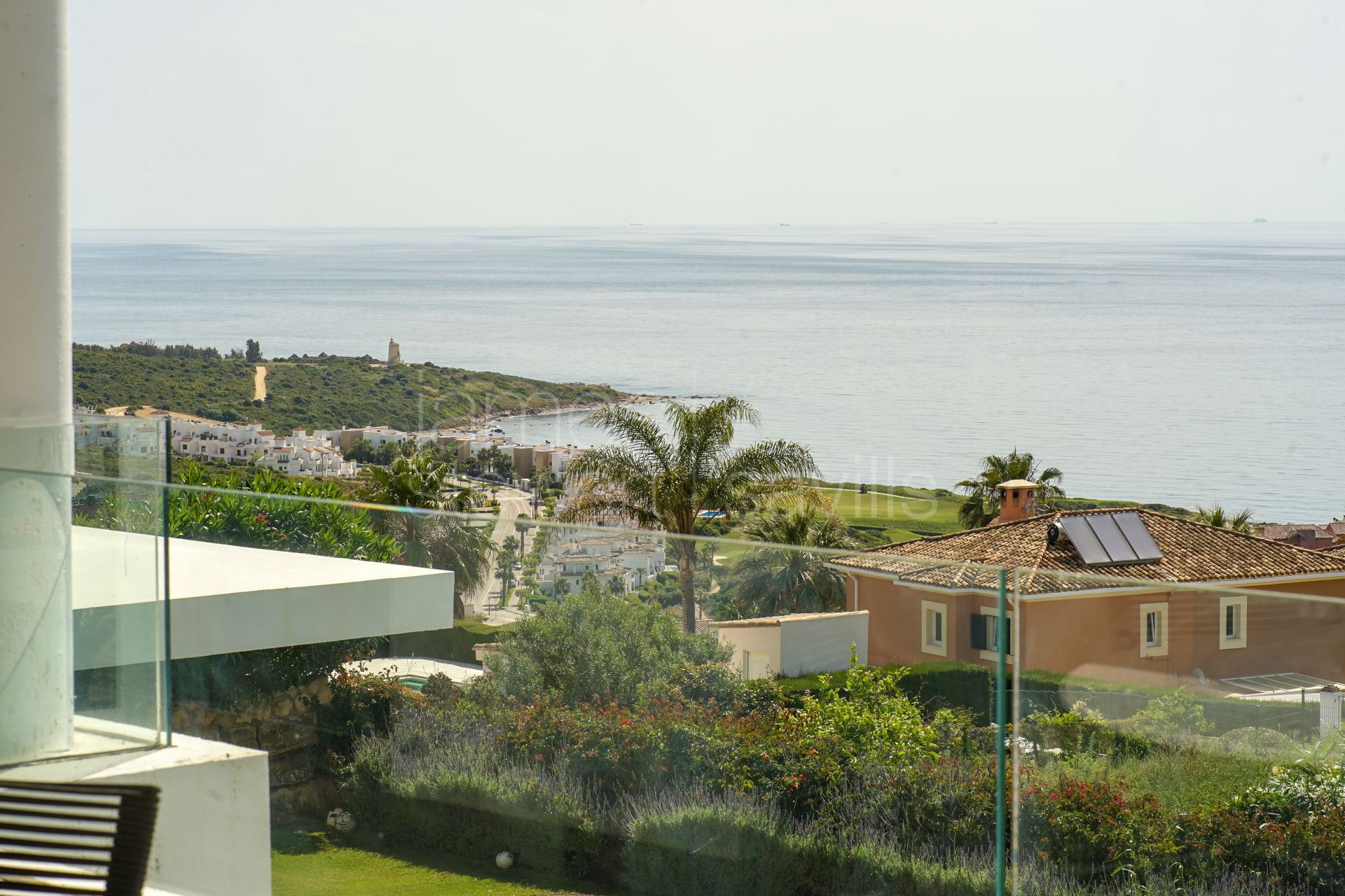 Villa contemporánea con vistas panorámicas al mar en Alcaidesa