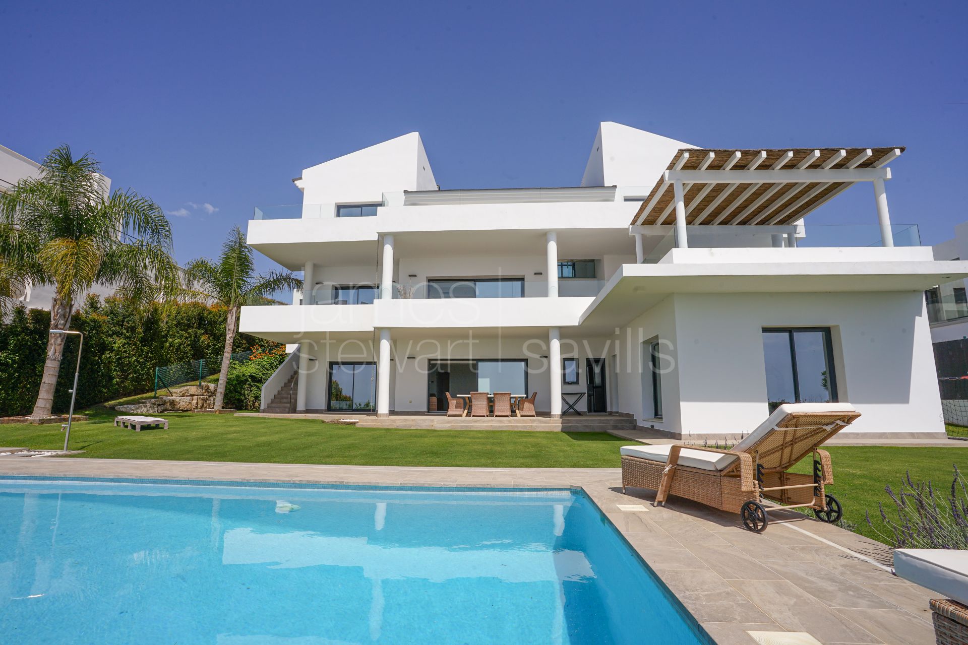 Villa contemporánea con vistas panorámicas al mar en Alcaidesa