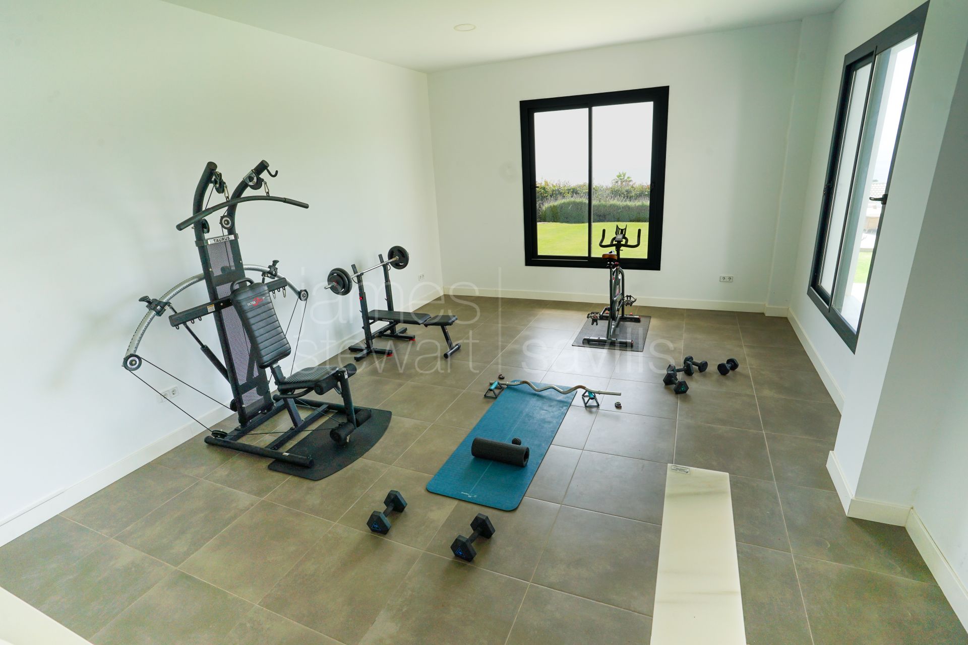 Villa contemporánea con vistas panorámicas al mar en Alcaidesa