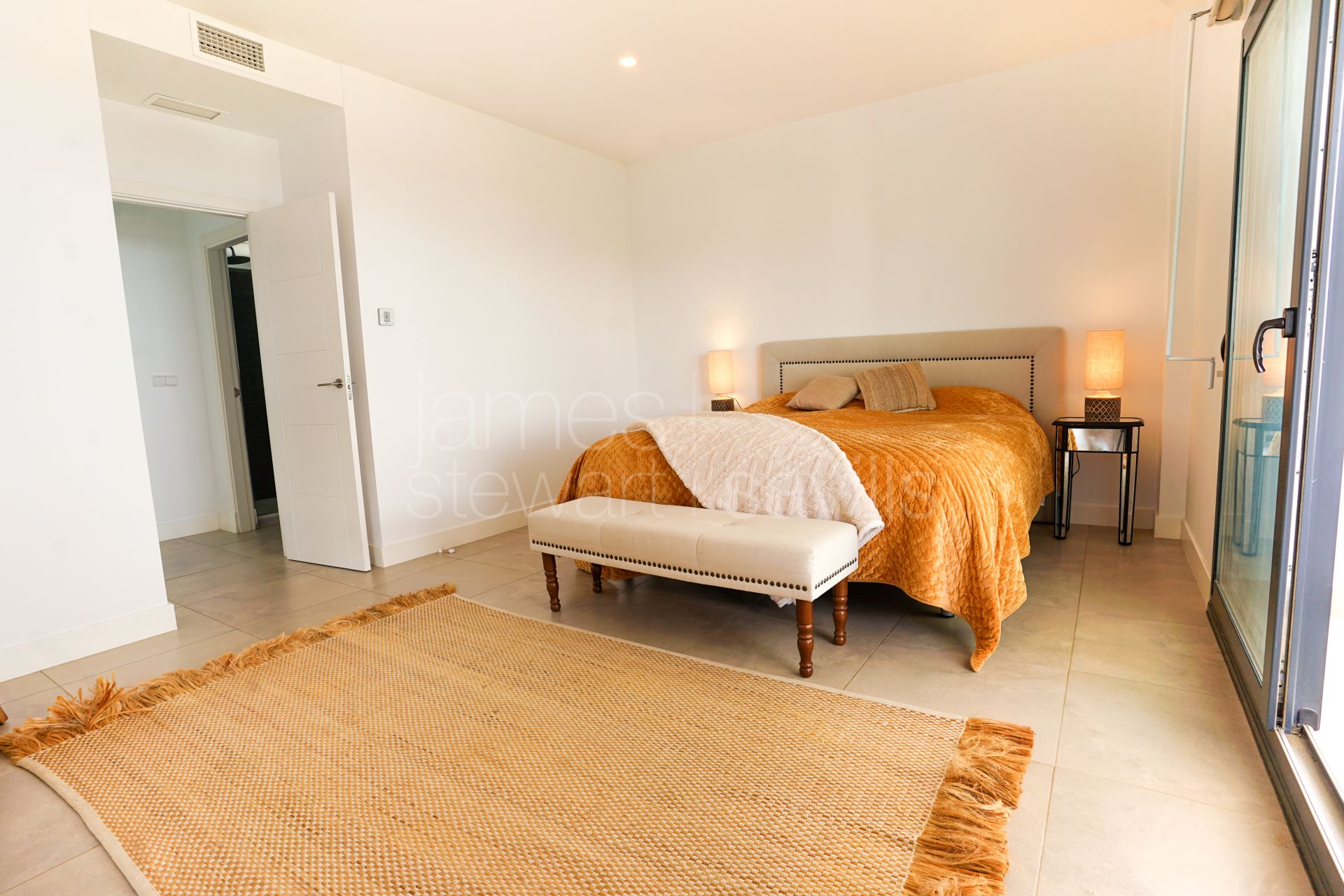 Villa contemporánea con vistas panorámicas al mar en Alcaidesa