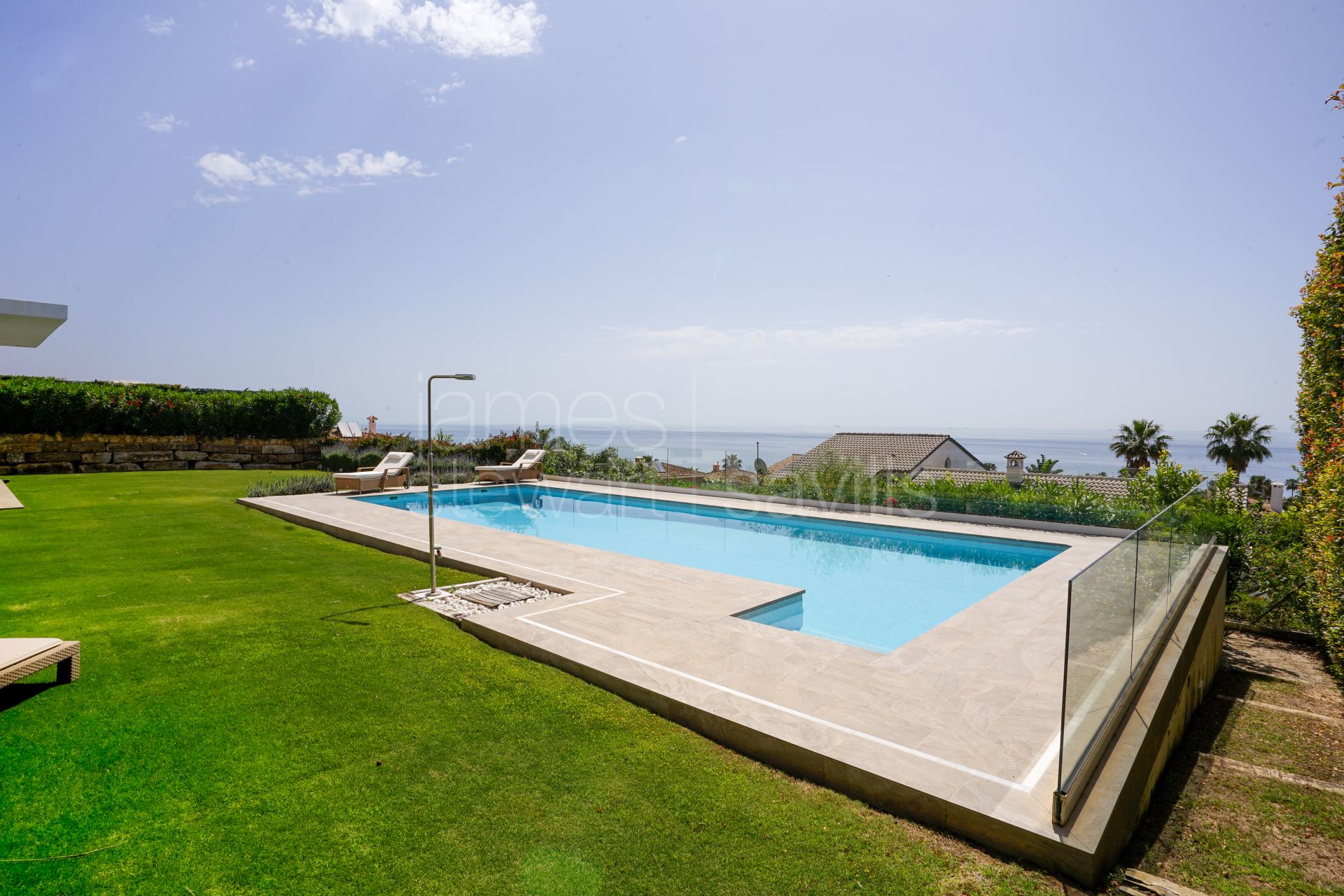 Villa contemporánea con vistas panorámicas al mar en Alcaidesa