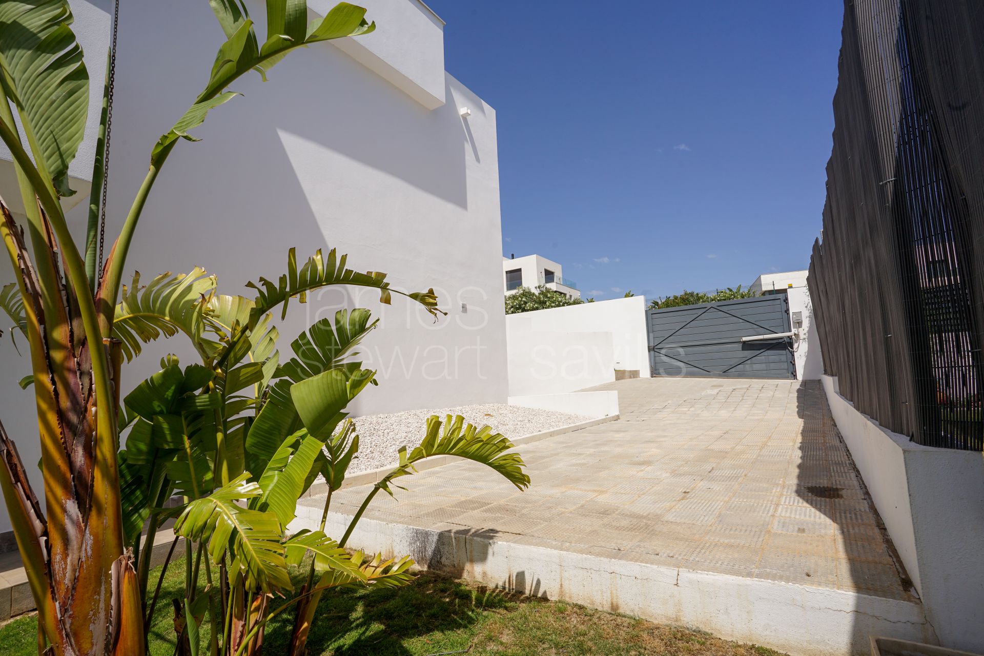 Villa contemporánea con vistas panorámicas al mar en Alcaidesa