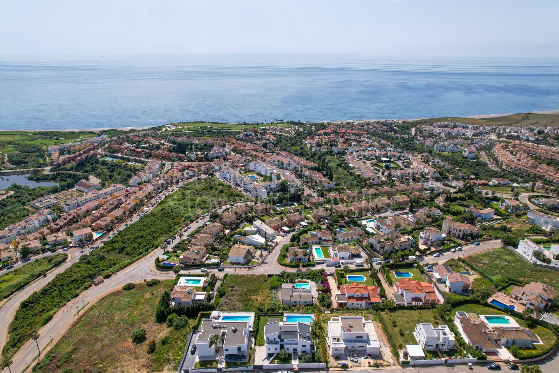 Villa contemporánea con vistas panorámicas al mar en Alcaidesa