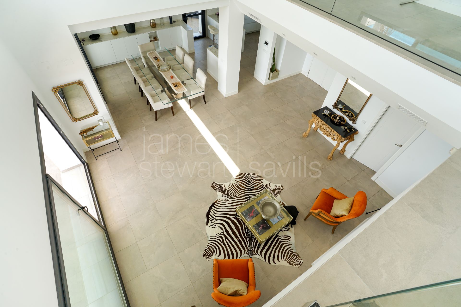 Villa contemporánea con vistas panorámicas al mar en Alcaidesa