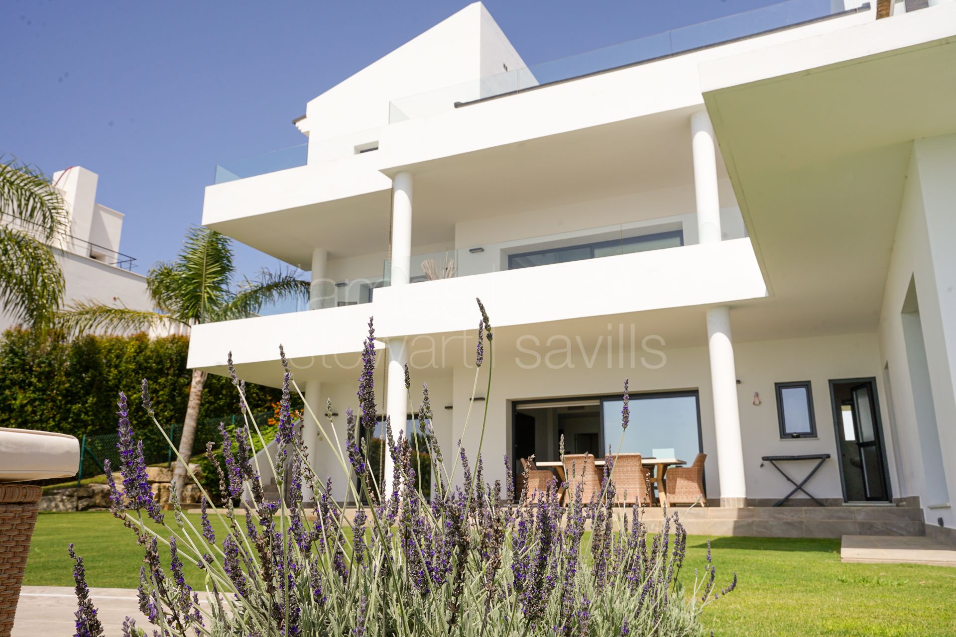 Villa contemporánea con vistas panorámicas al mar en Alcaidesa