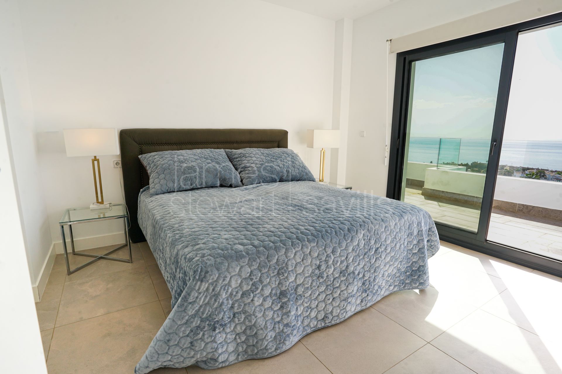 Villa contemporánea con vistas panorámicas al mar en Alcaidesa