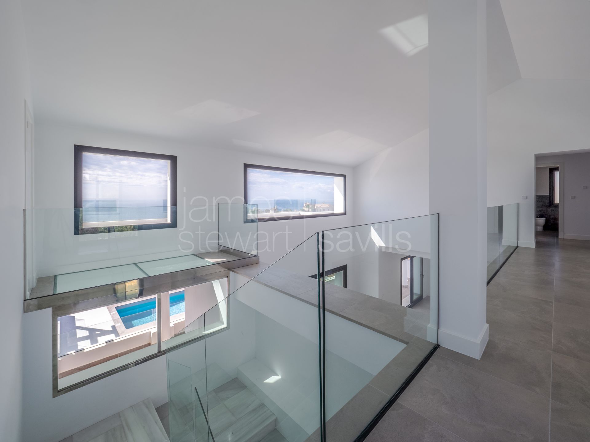 Villa contemporánea con vistas panorámicas al mar en Alcaidesa