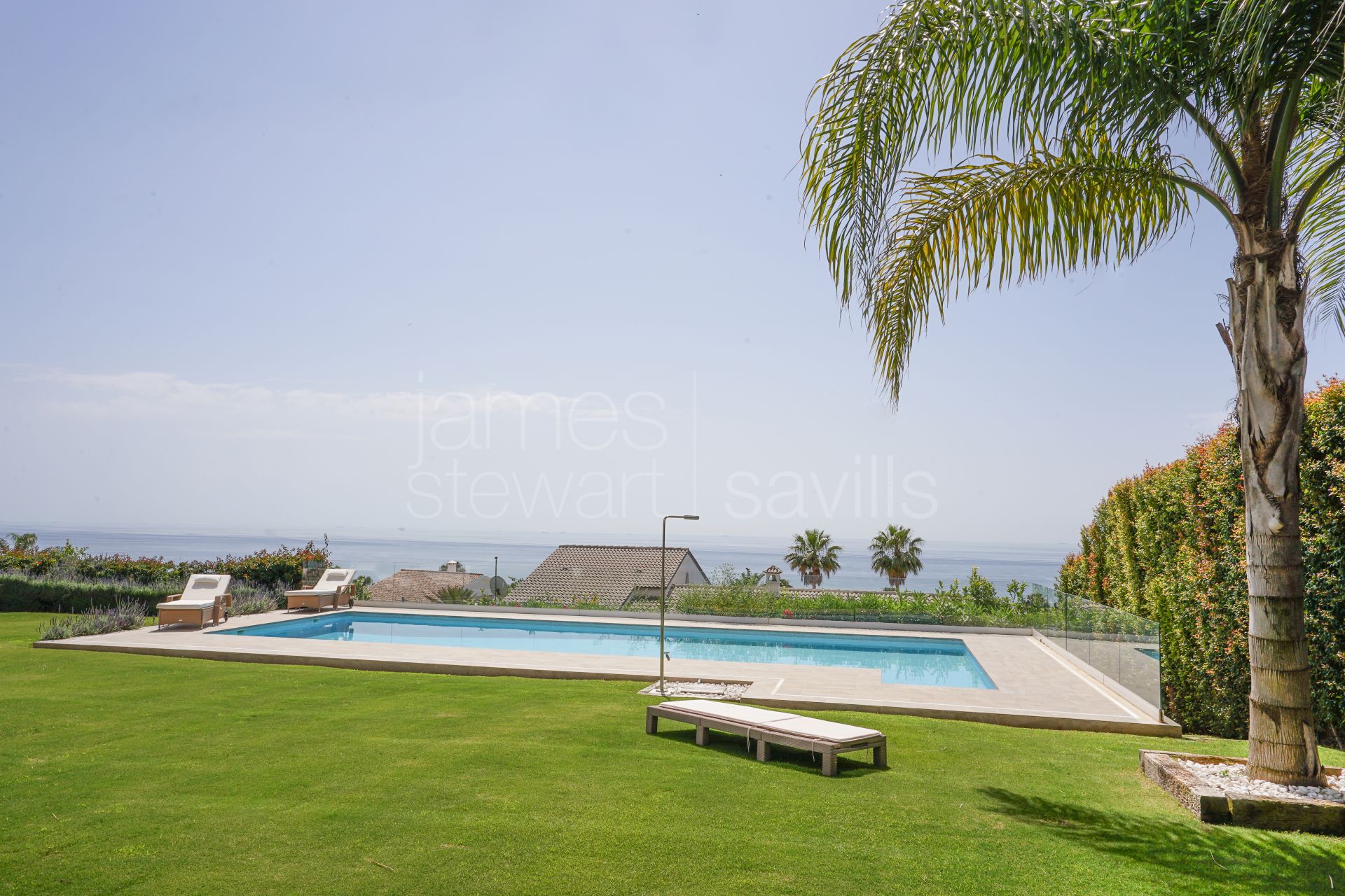 Villa contemporánea con vistas panorámicas al mar en Alcaidesa