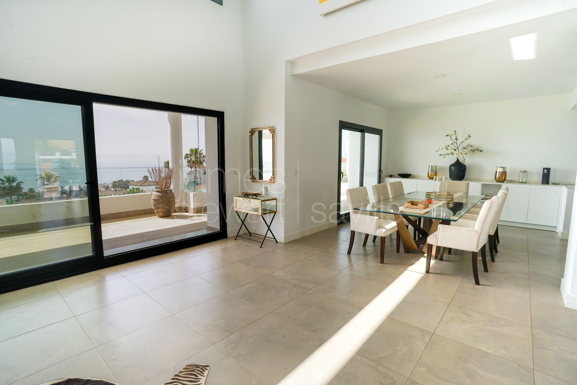 Villa contemporánea con vistas panorámicas al mar en Alcaidesa