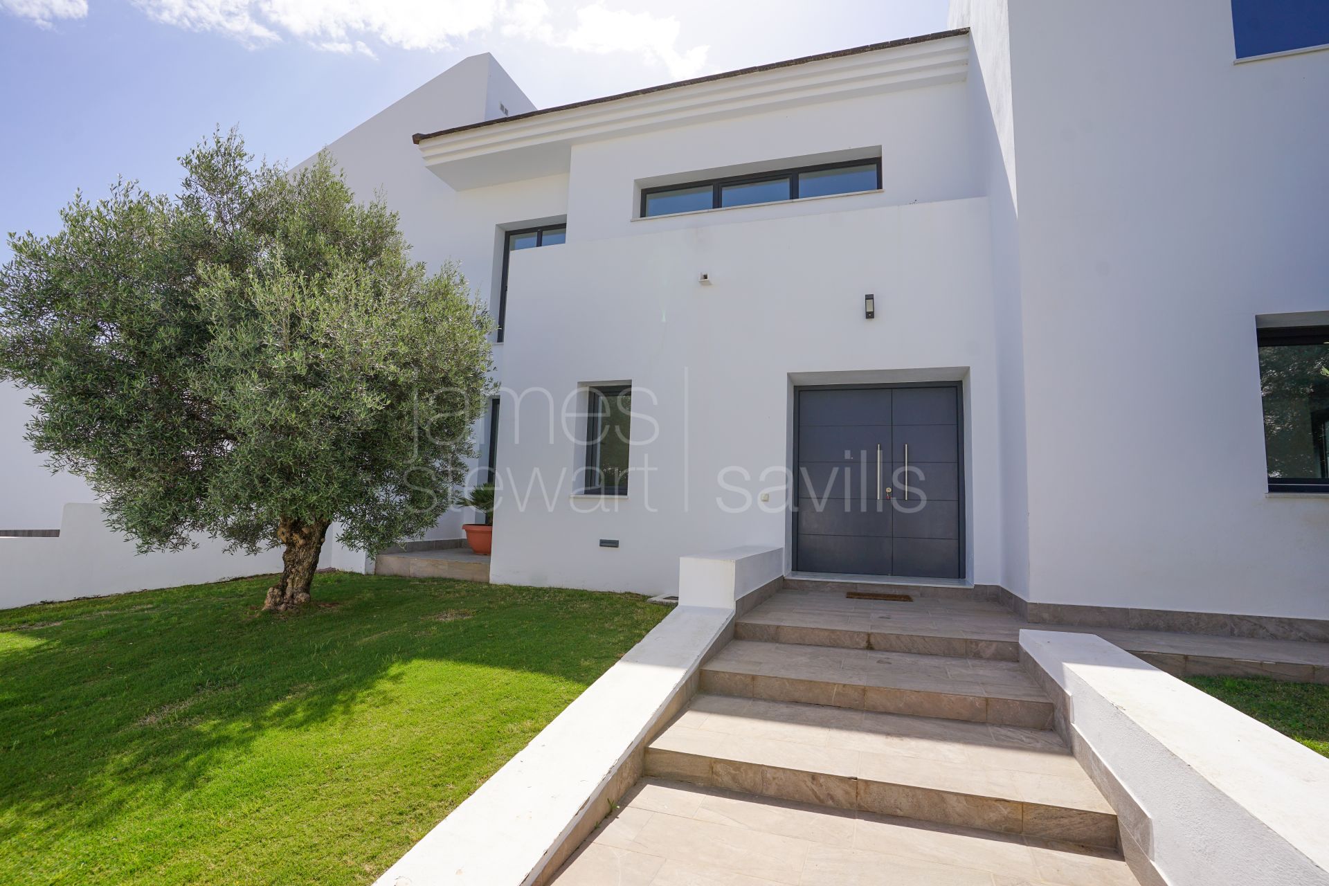 Villa contemporánea con vistas panorámicas al mar en Alcaidesa