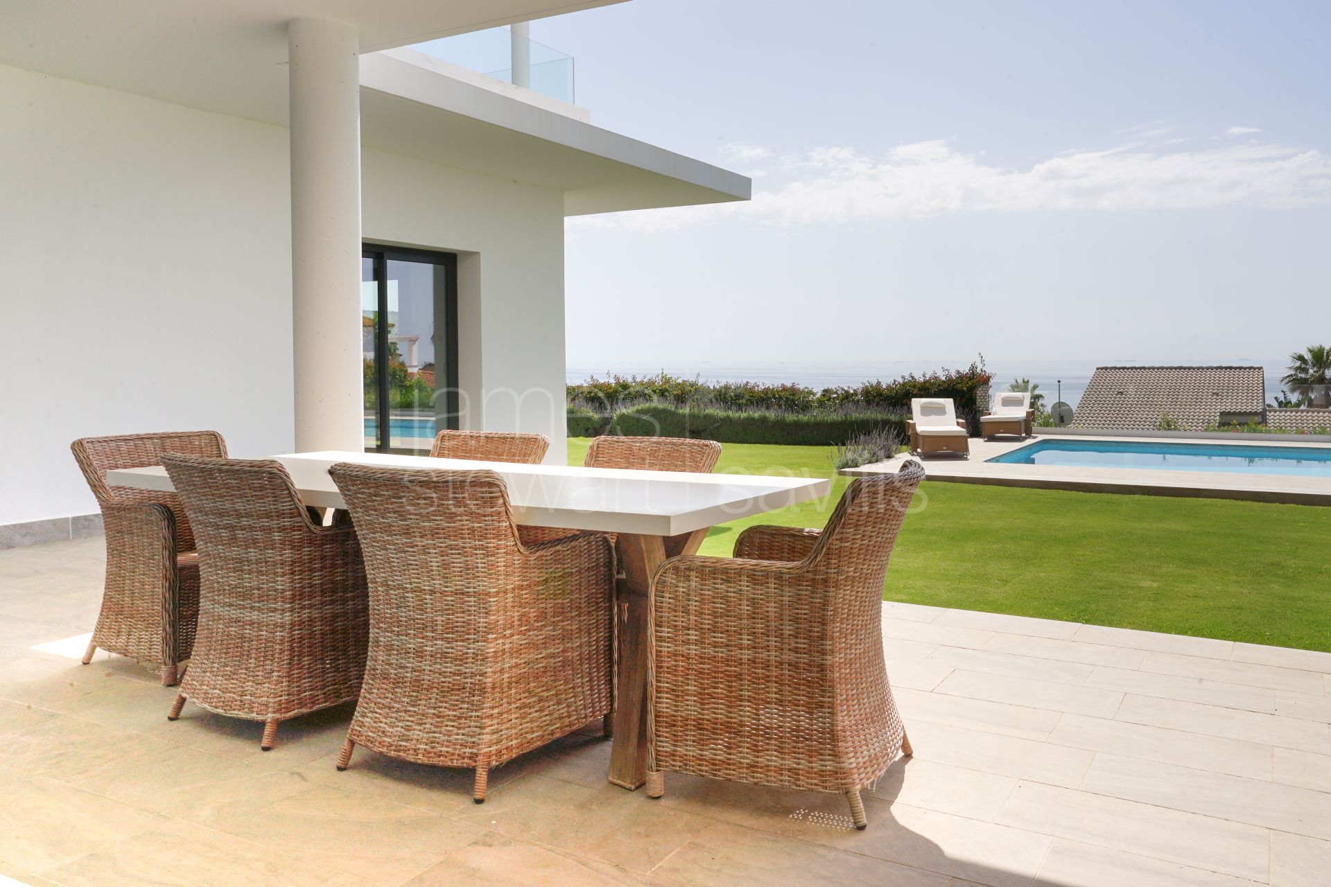 Villa contemporánea con vistas panorámicas al mar en Alcaidesa