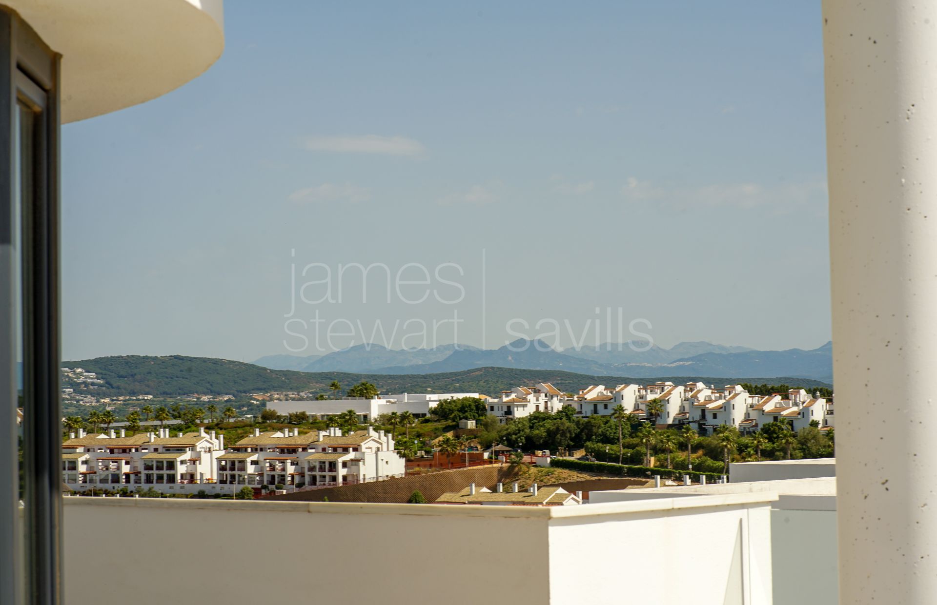 Villa contemporánea con vistas panorámicas al mar en Alcaidesa