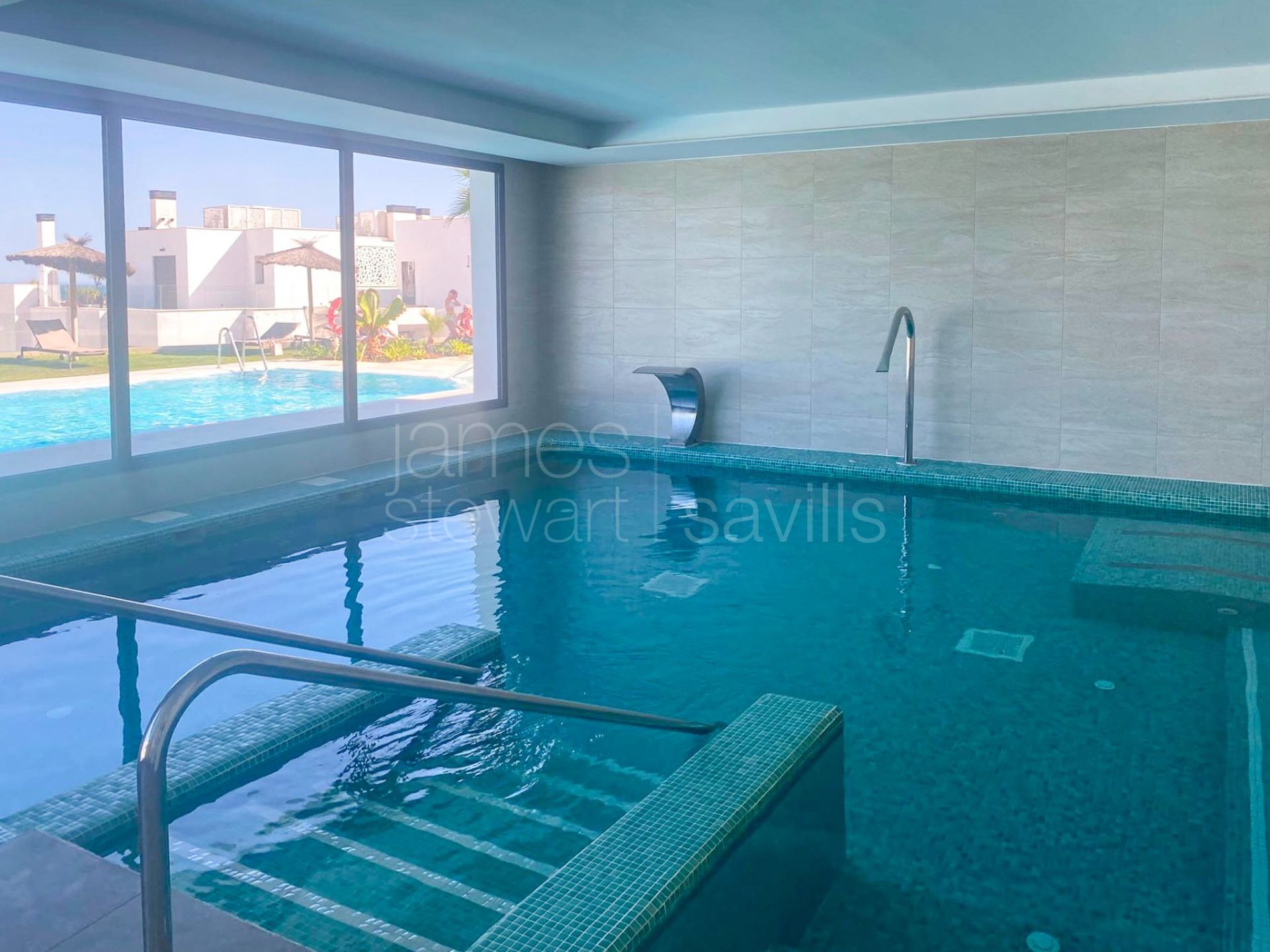 Apartamento contemporáneo en planta baja con jardín privado y vistas panorámicas al mar en The Links II, Alcaidesa