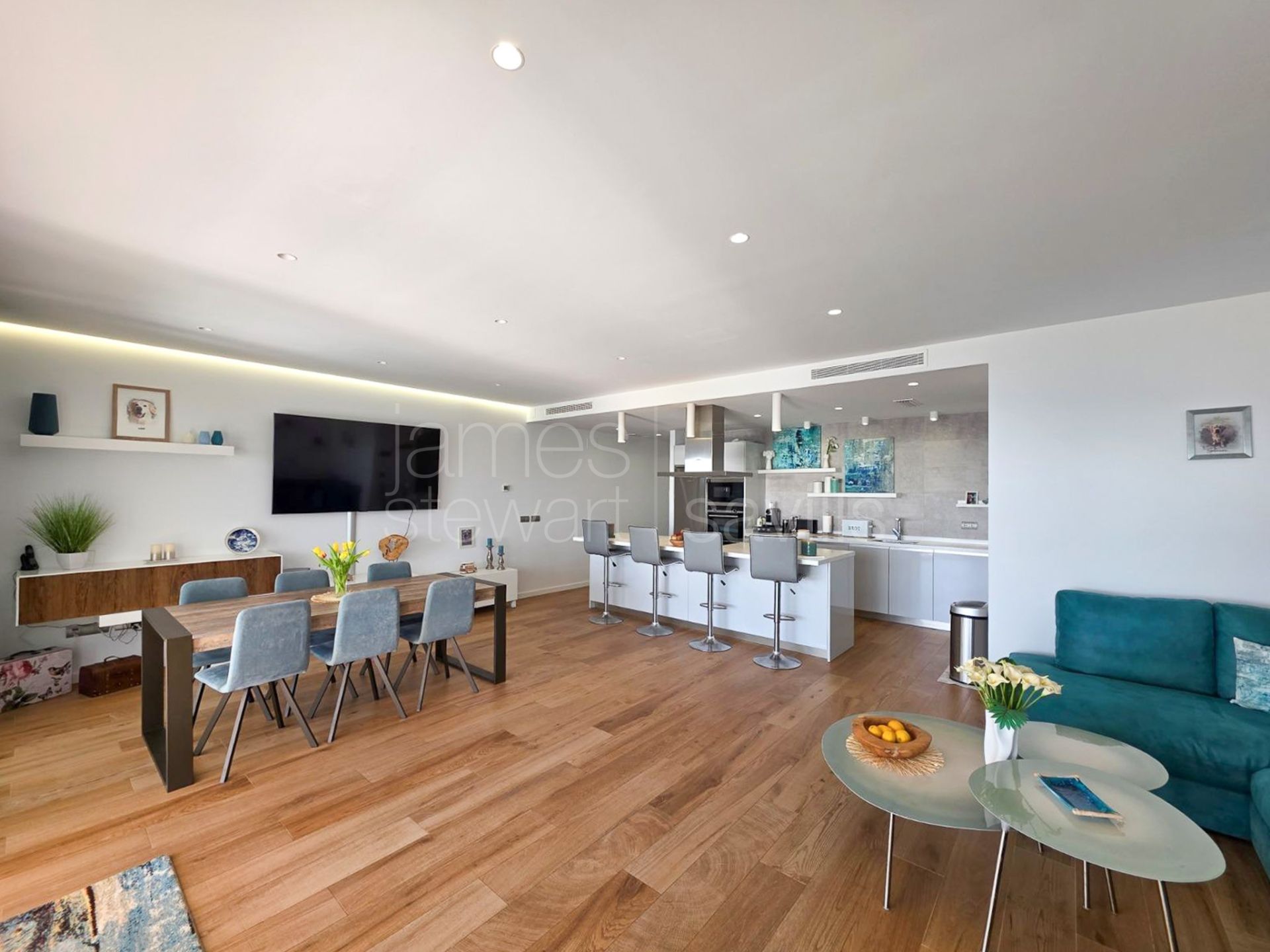 Apartamento contemporáneo en planta baja con jardín privado y vistas panorámicas al mar en The Links II, Alcaidesa
